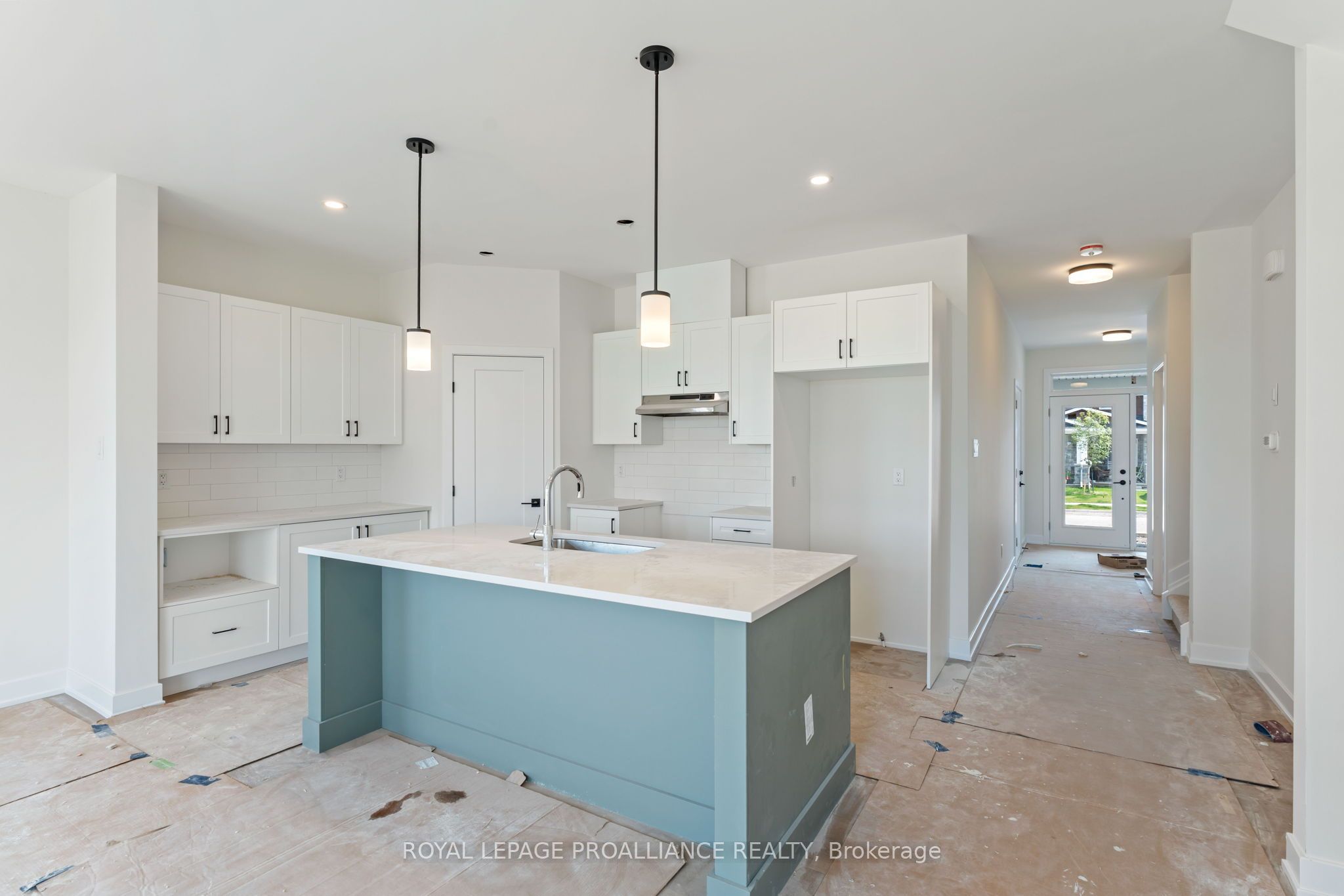 1028 Moore Street Property Photo 9