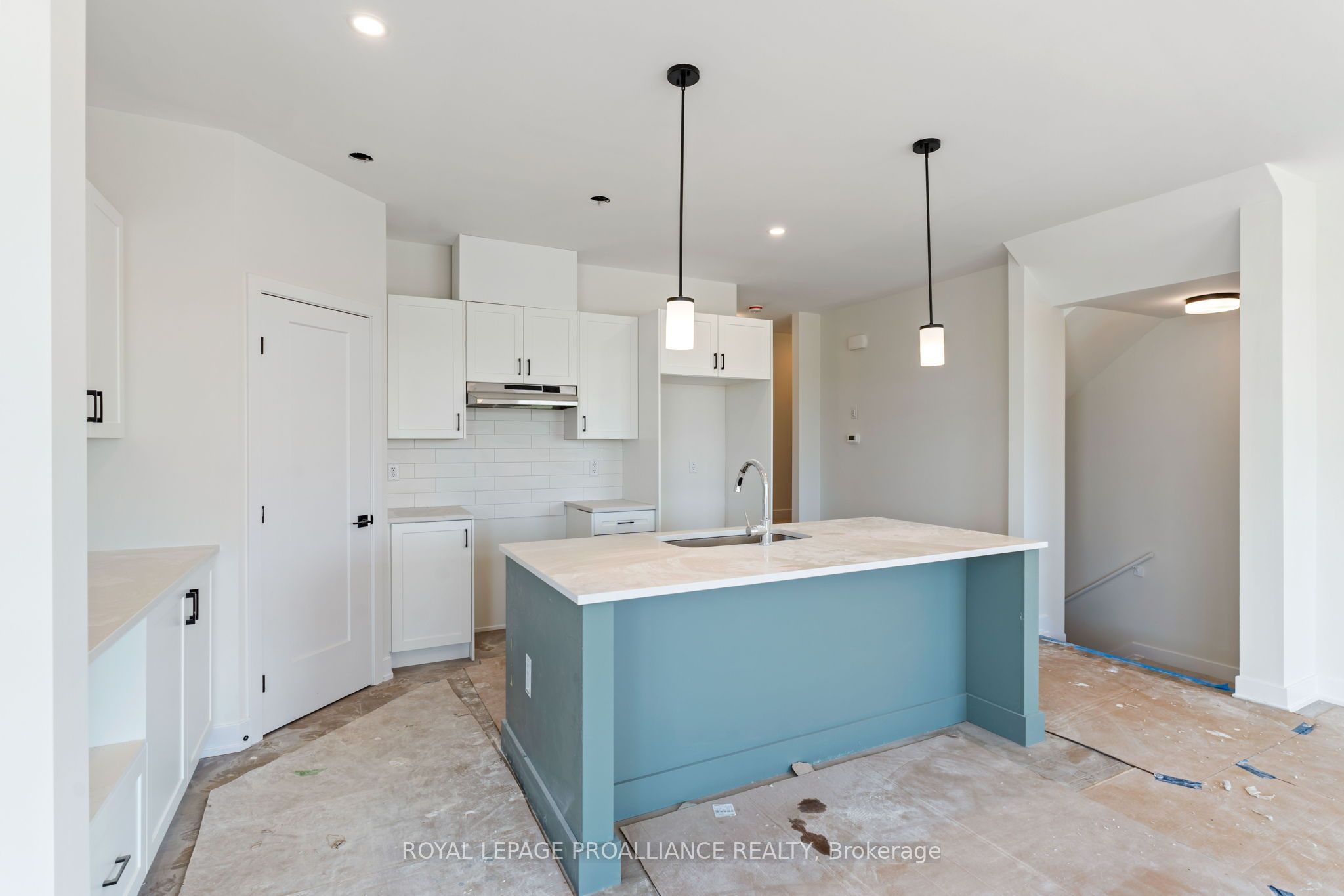1028 Moore Street Property Photo 10