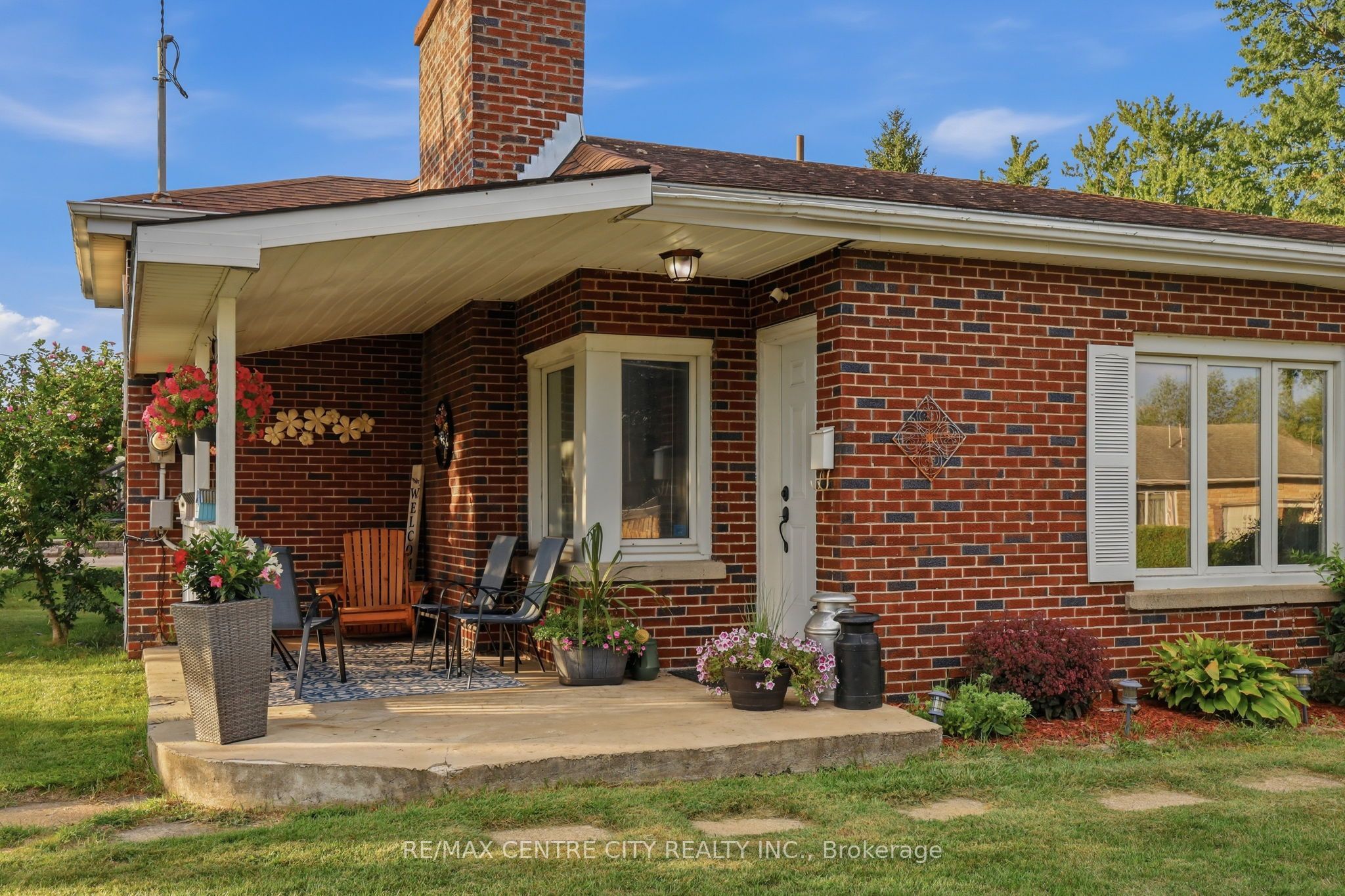 438 Forest Lawn Avenue Property Photo 4