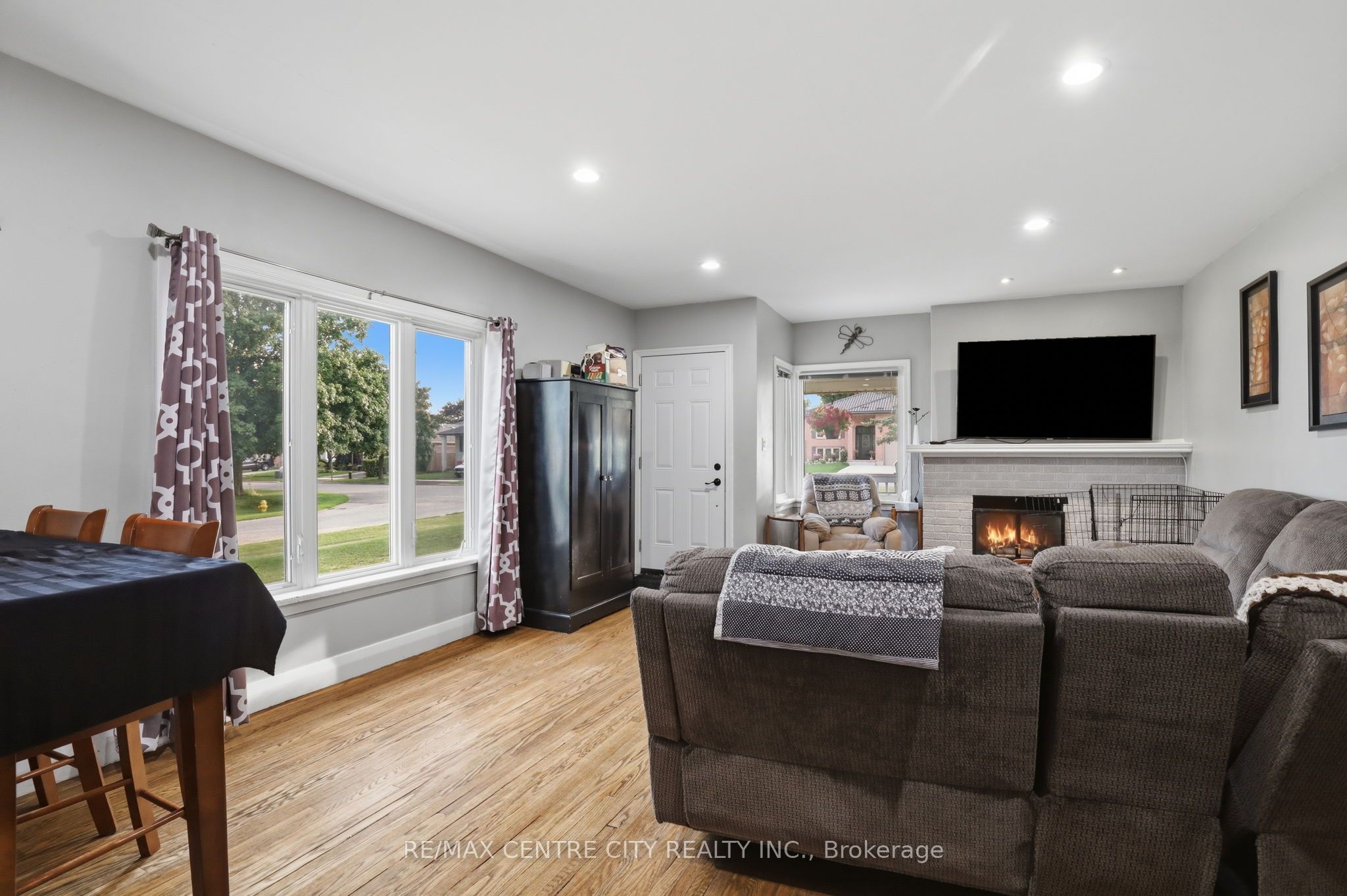 438 Forest Lawn Avenue Property Photo 10