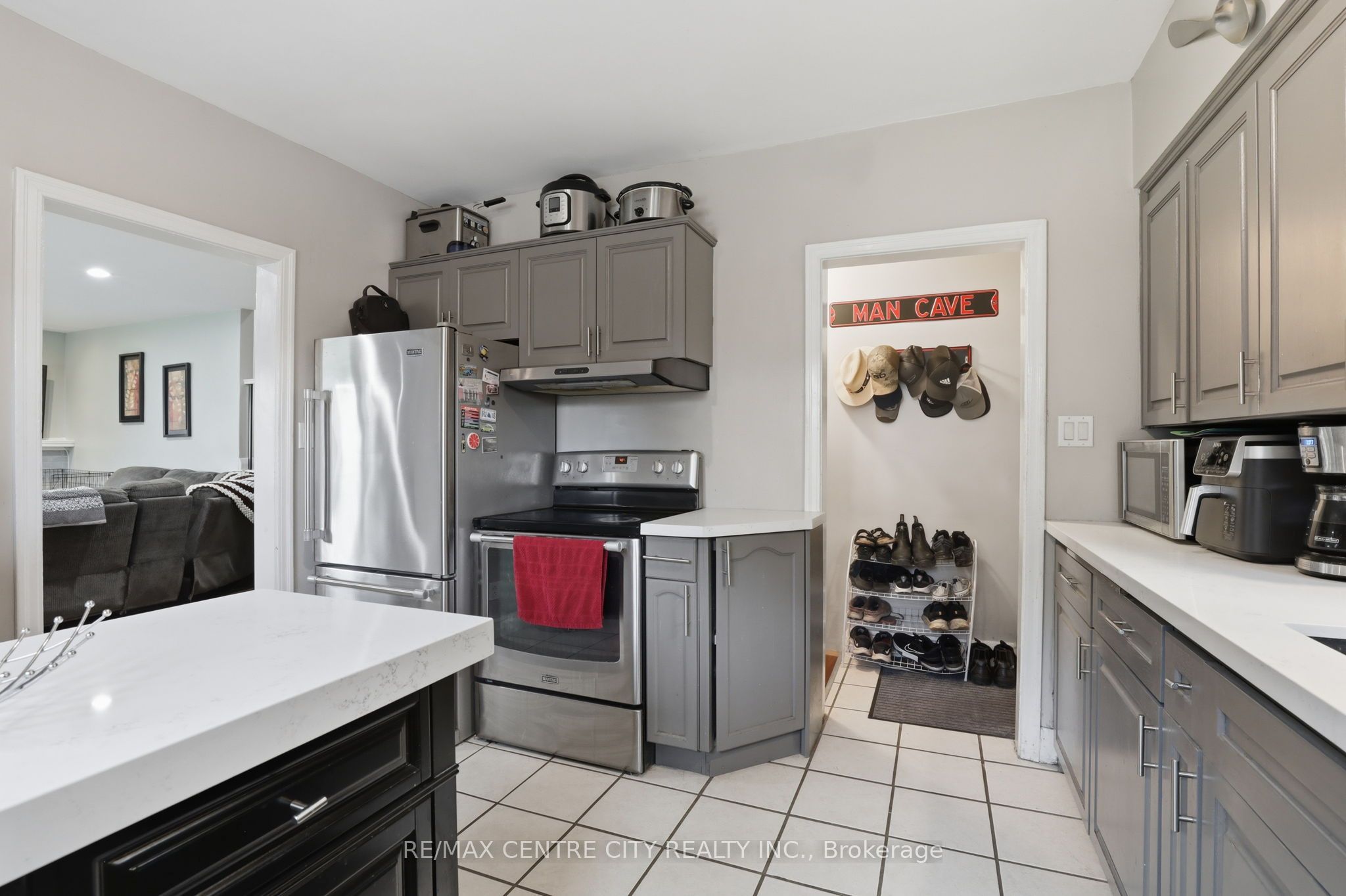 438 Forest Lawn Avenue Property Photo 13