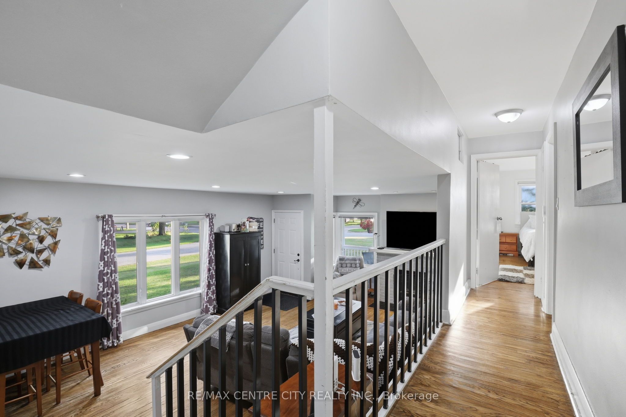 438 Forest Lawn Avenue Property Photo 15