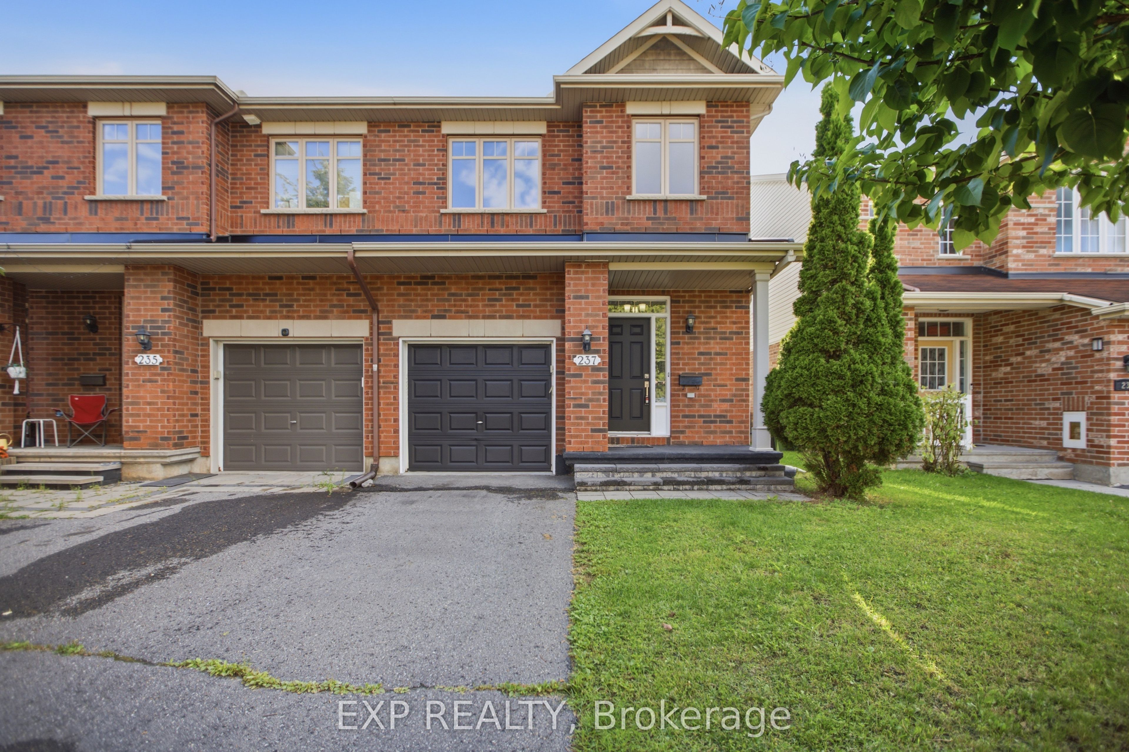 237 EYE BRIGHT Crescent Property Photo 1