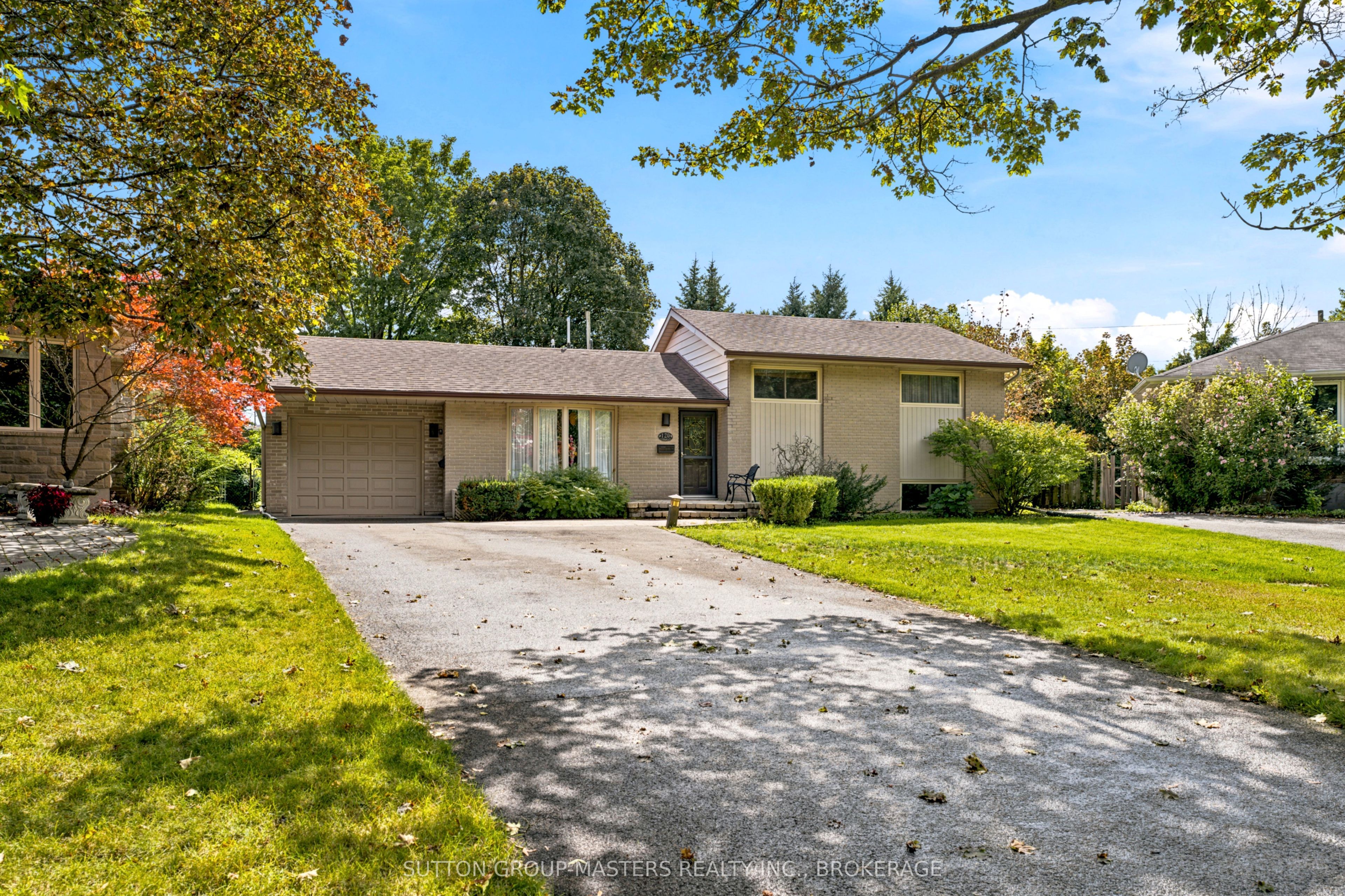 120 Liddell Crescent Property Photo 1