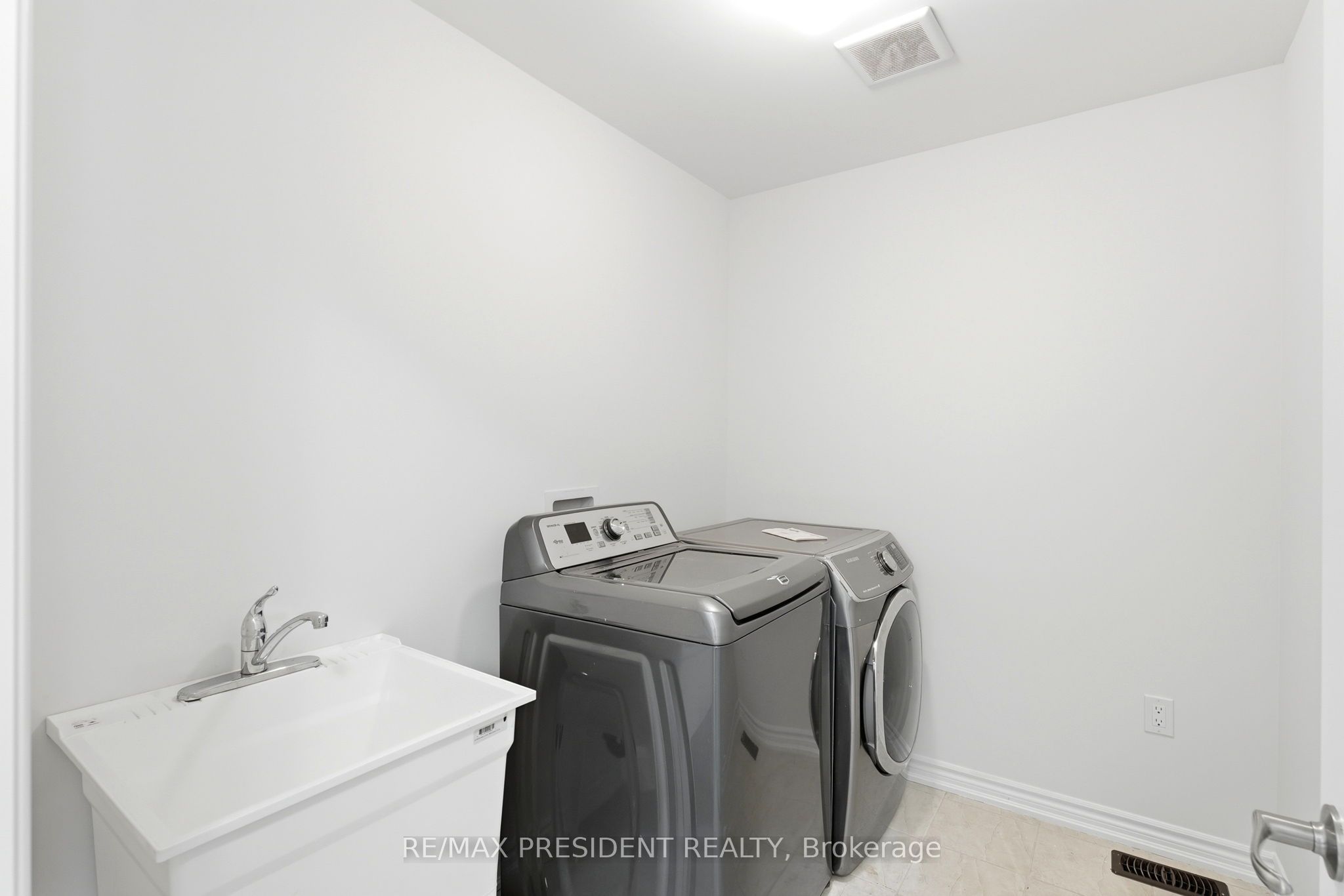 10 Poole Street Property Photo 32