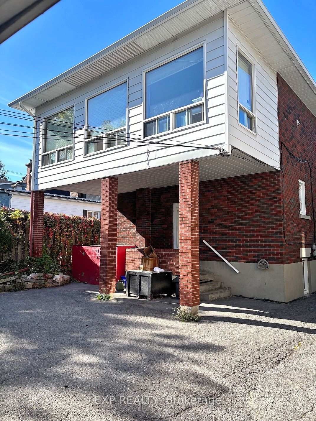 527 Laderoute Avenue Property Photo 6