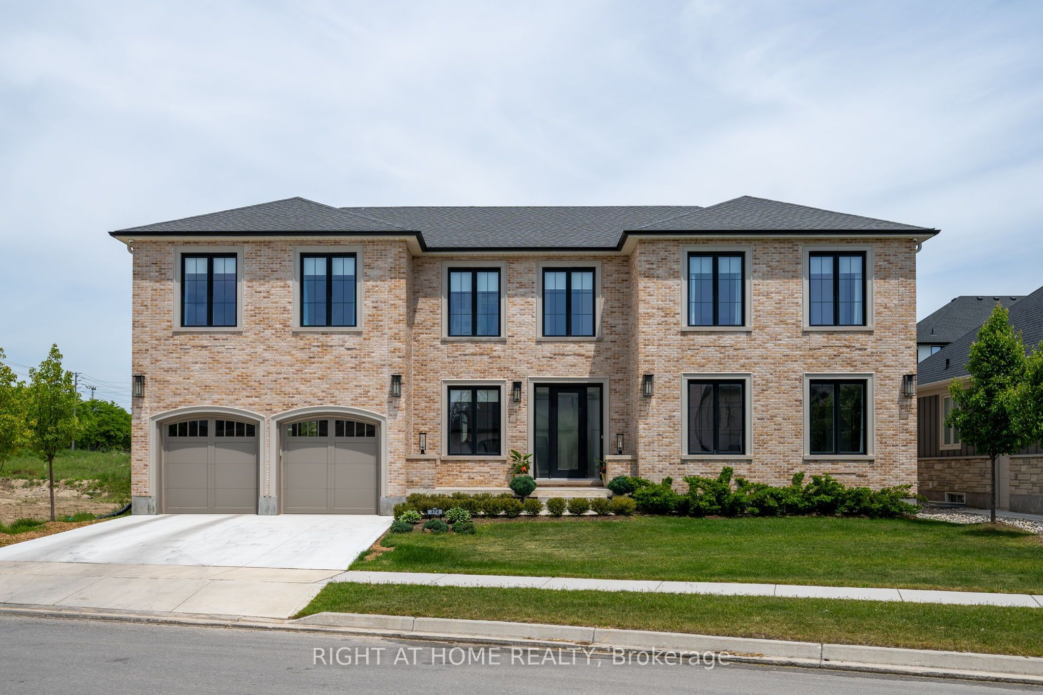 372 Manhattan Drive Property Photo 1