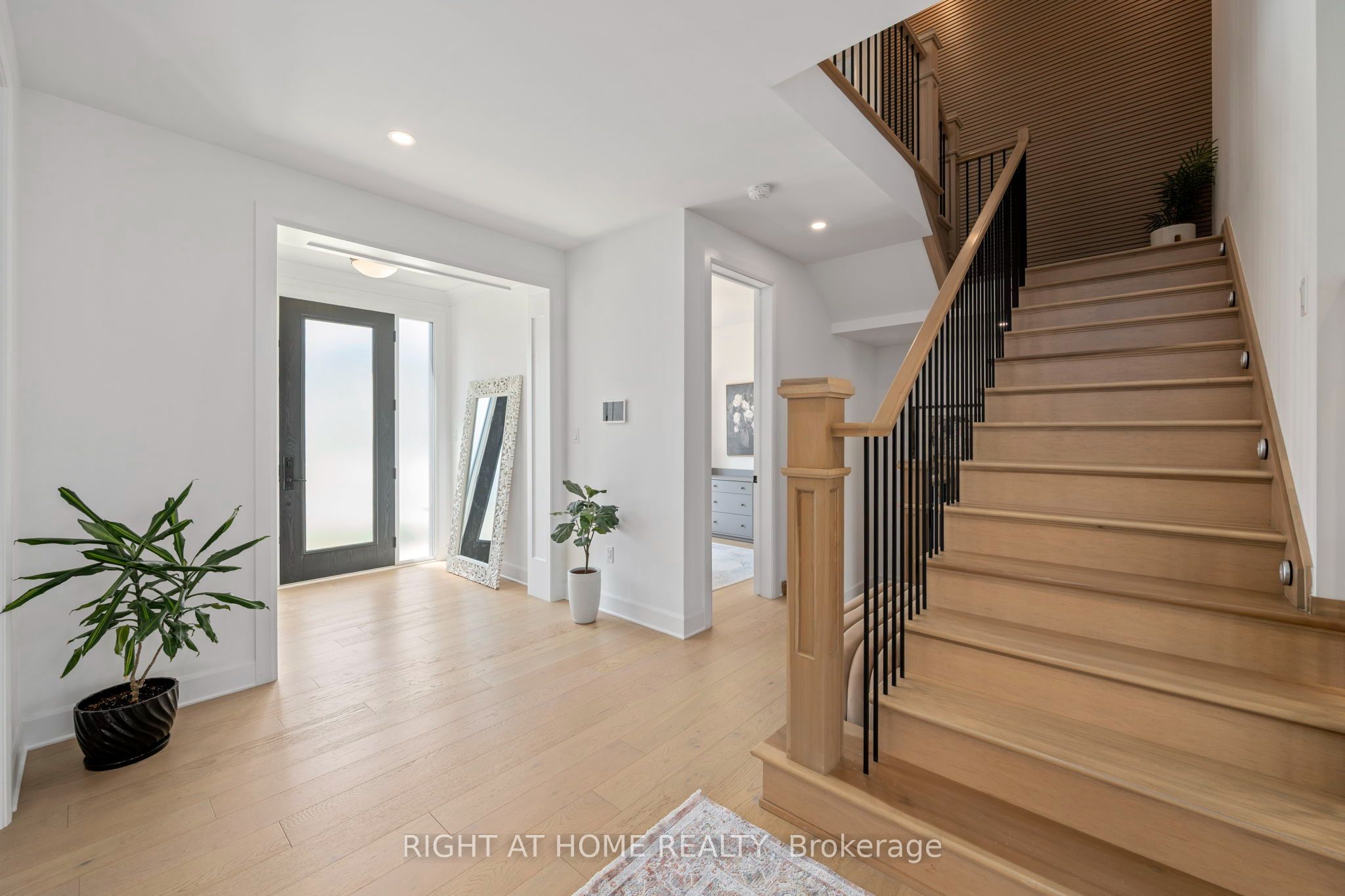372 Manhattan Drive Property Photo 2