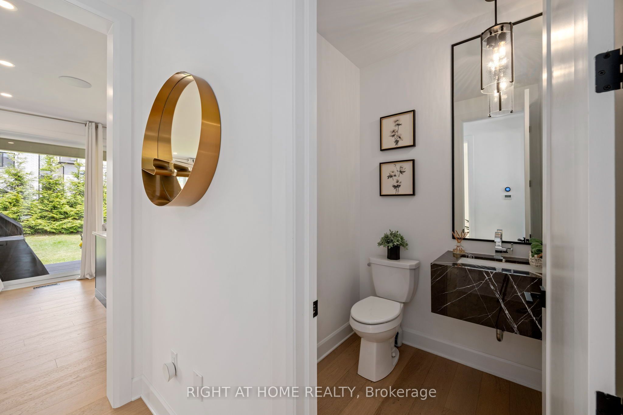 372 Manhattan Drive Property Photo 9