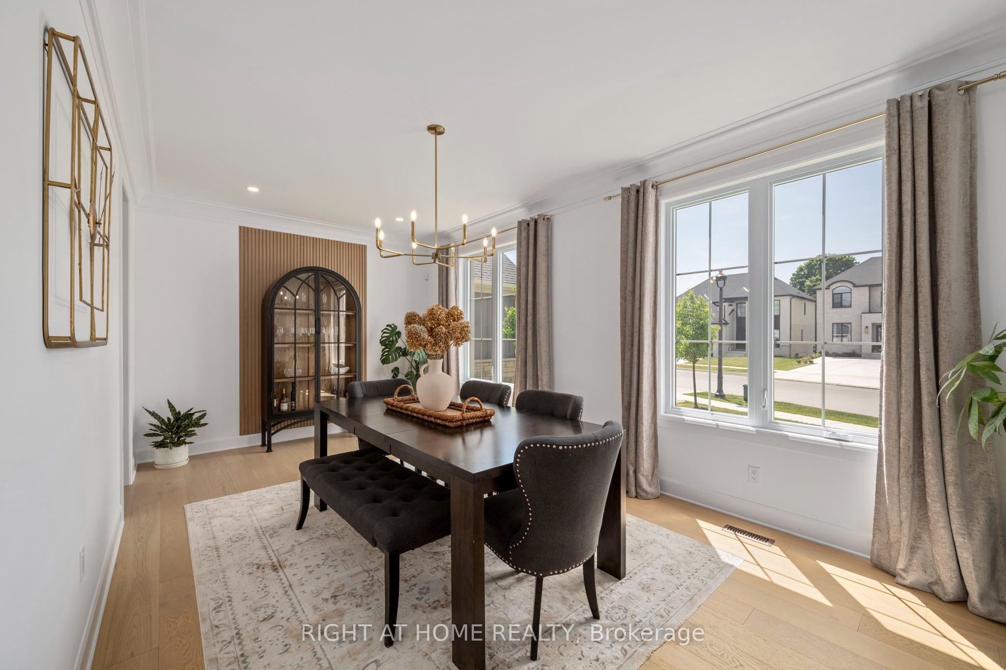 372 Manhattan Drive Property Photo 10