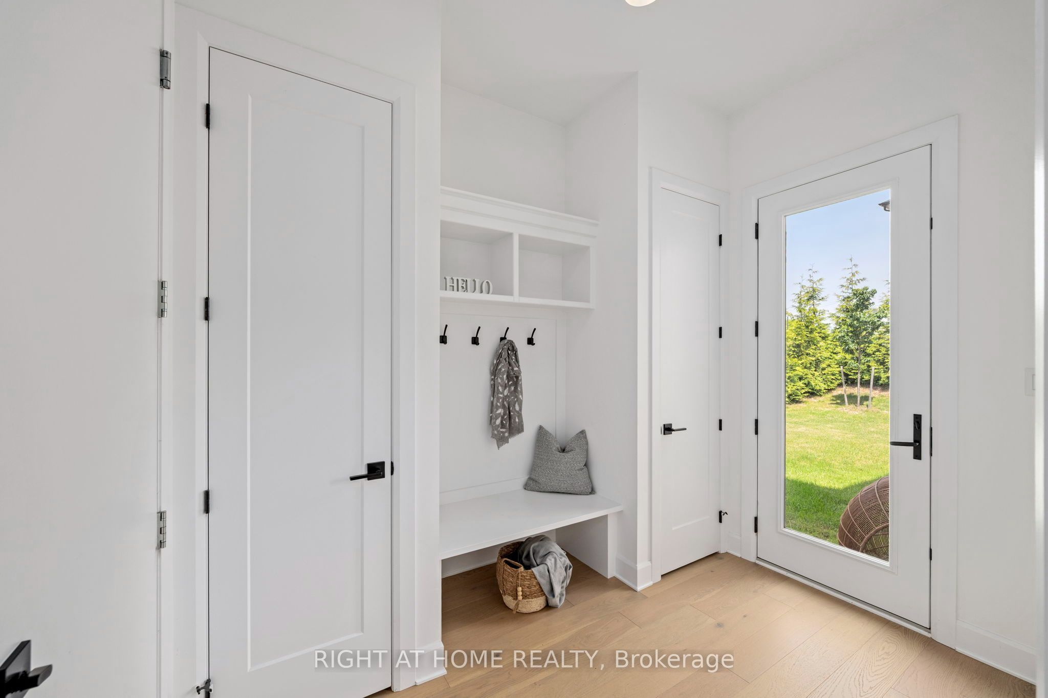 372 Manhattan Drive Property Photo 12