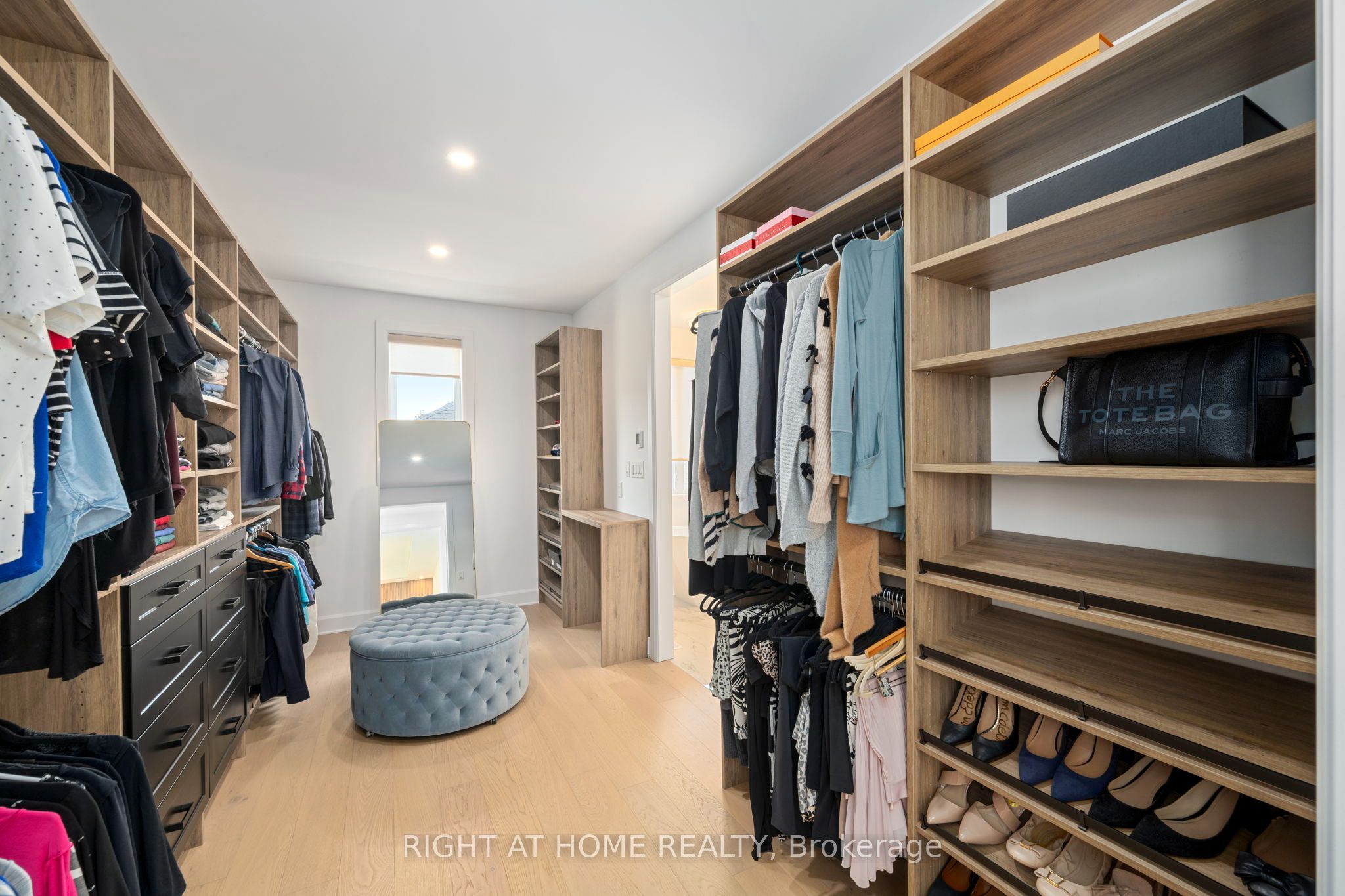 372 Manhattan Drive Property Photo 17