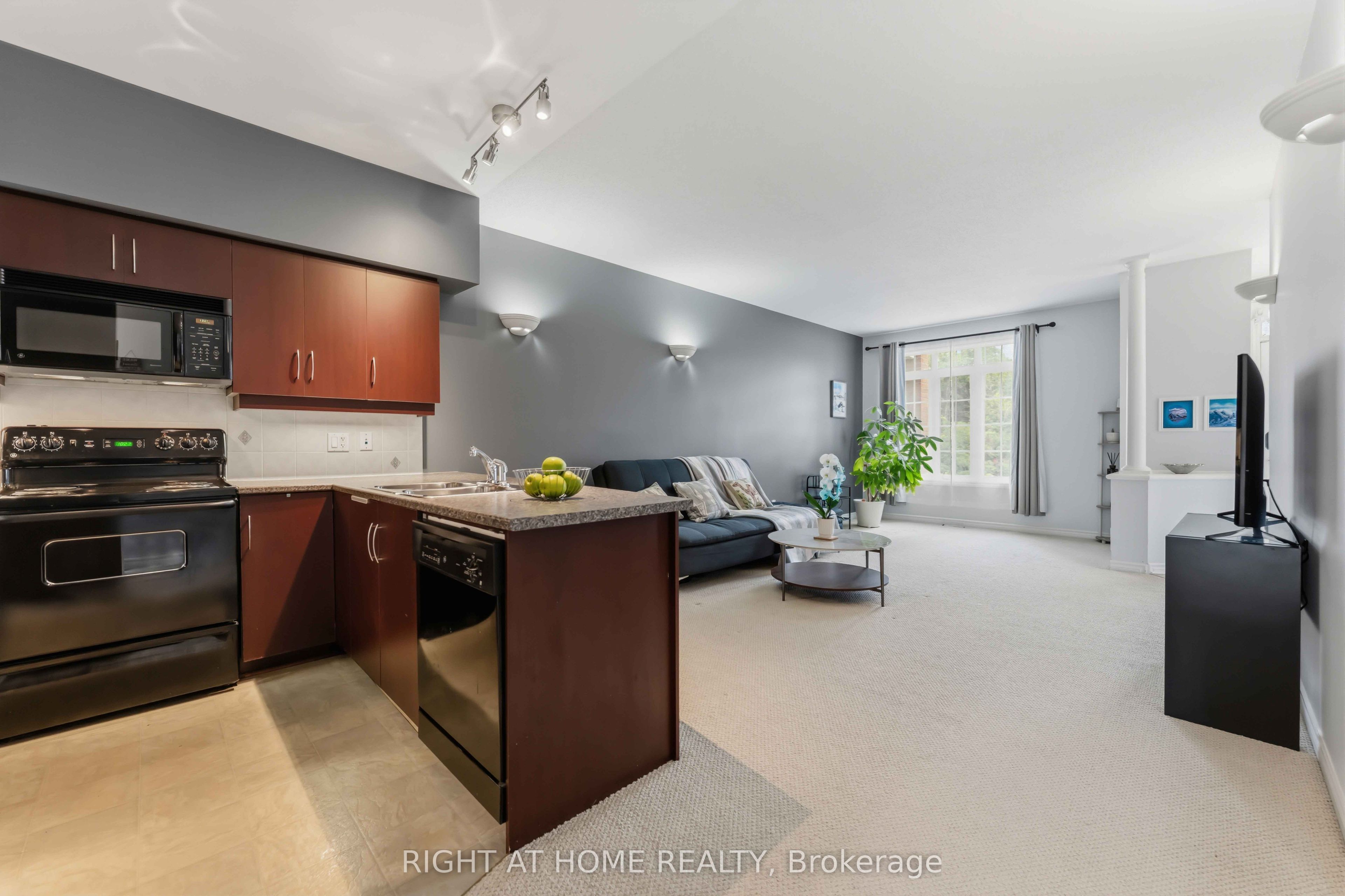 1745 Campeau Drive 106 Property Photo 8