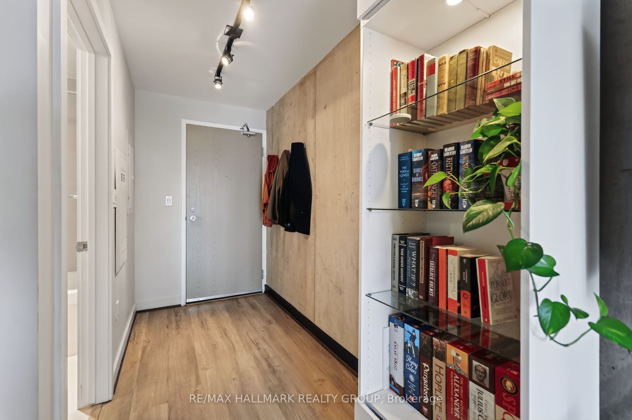 224 Lyon Street N 1613 Property Photo 5