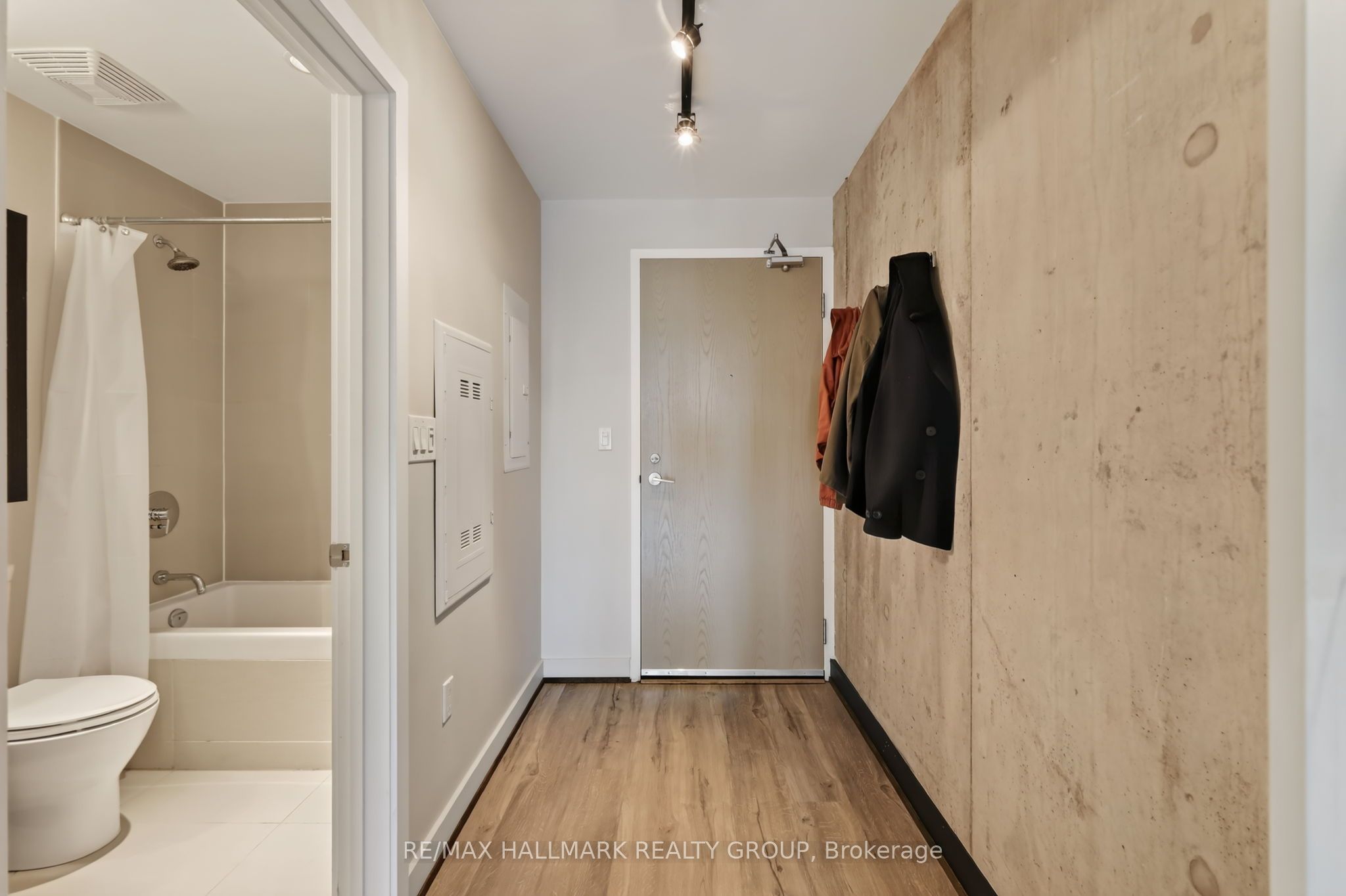 224 Lyon Street N 1613 Property Photo 6