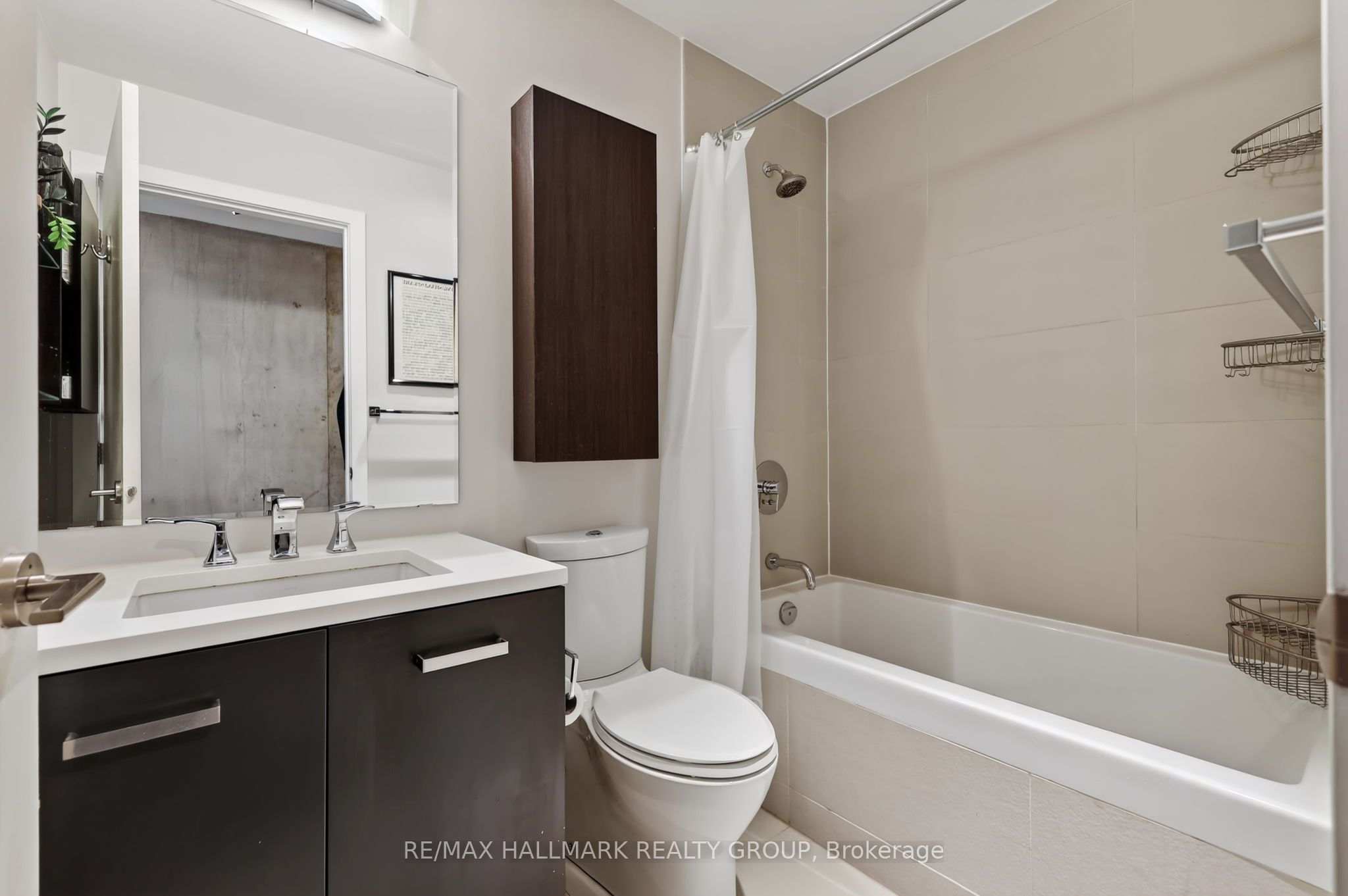224 Lyon Street N 1613 Property Photo 7