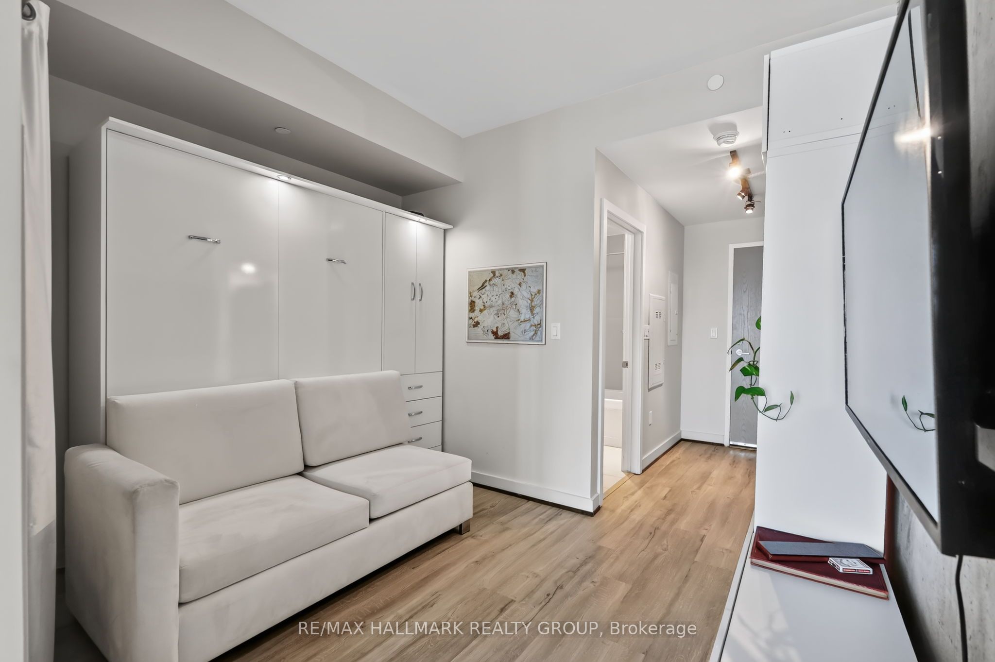 224 Lyon Street N 1613 Property Photo 12