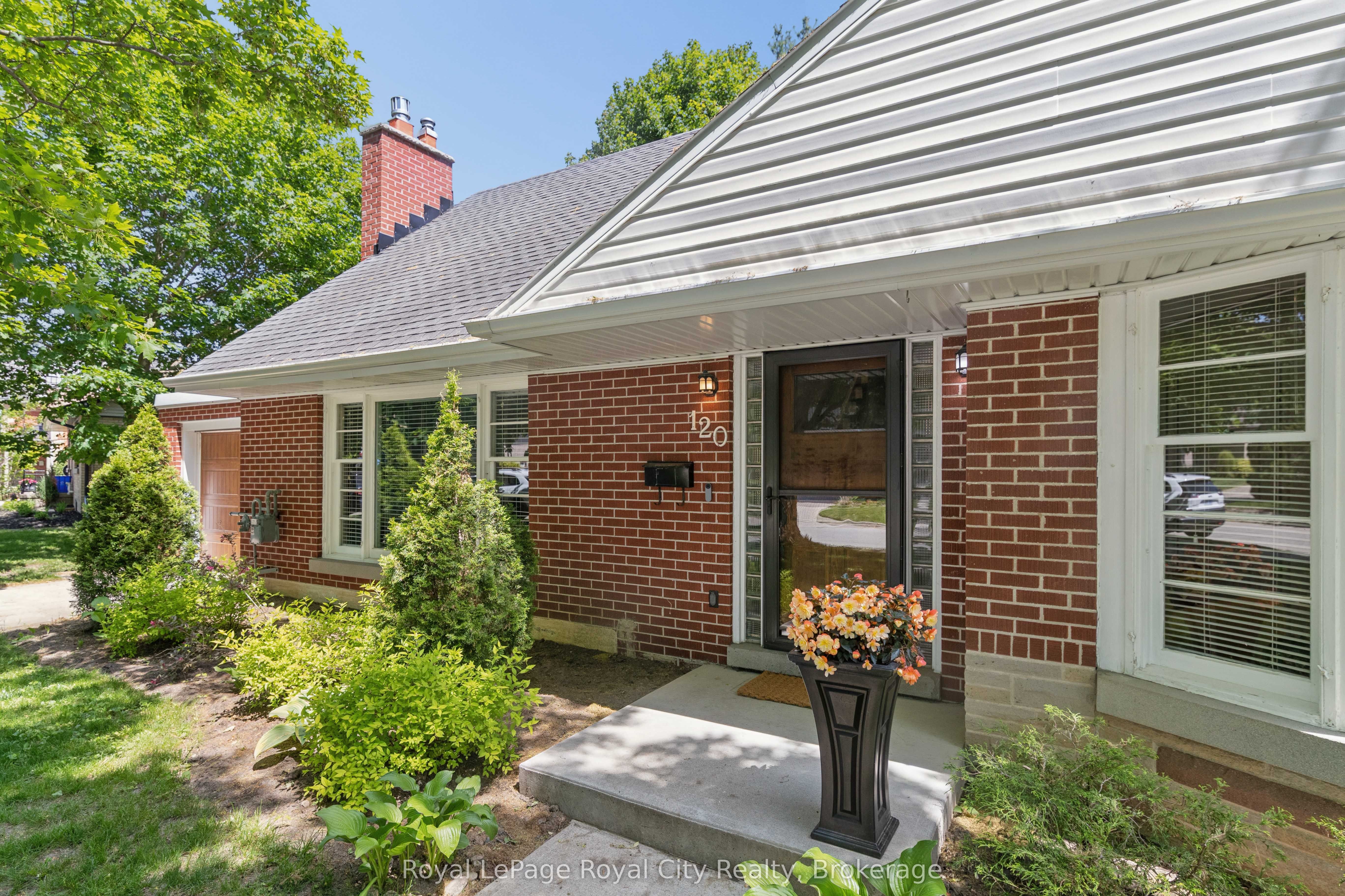 120 Hill Street E Property Photo 5