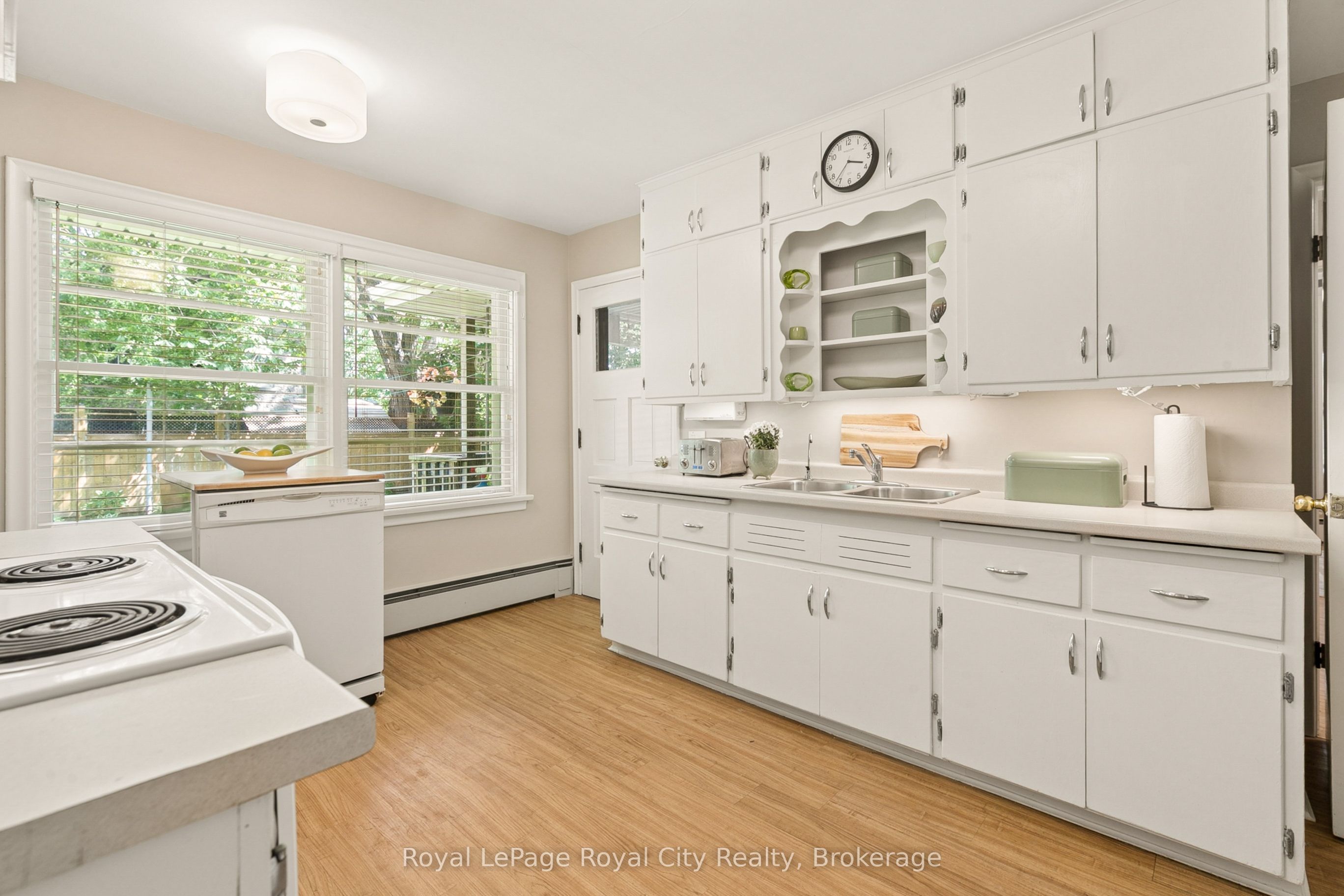 120 Hill Street E Property Photo 13