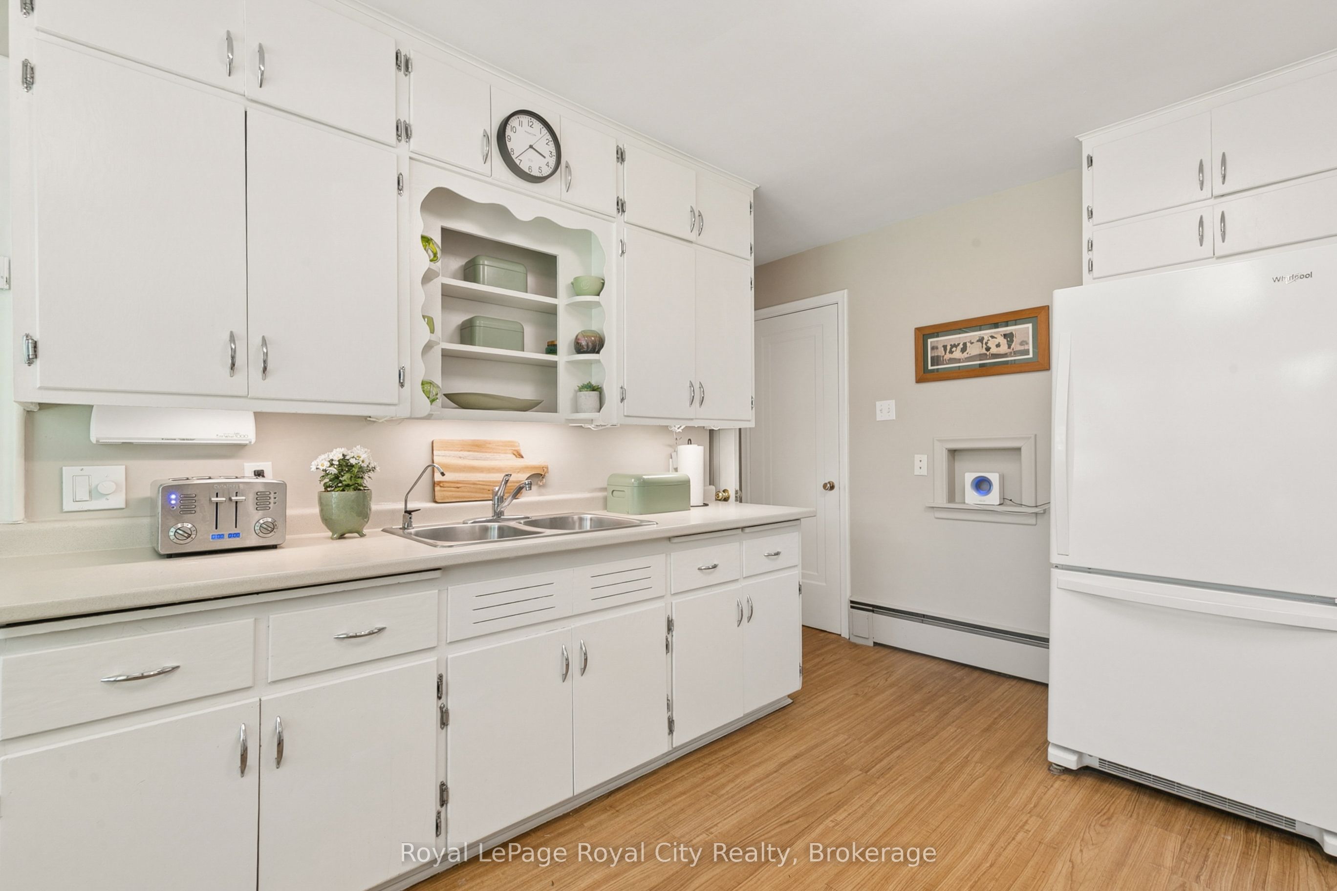 120 Hill Street E Property Photo 15