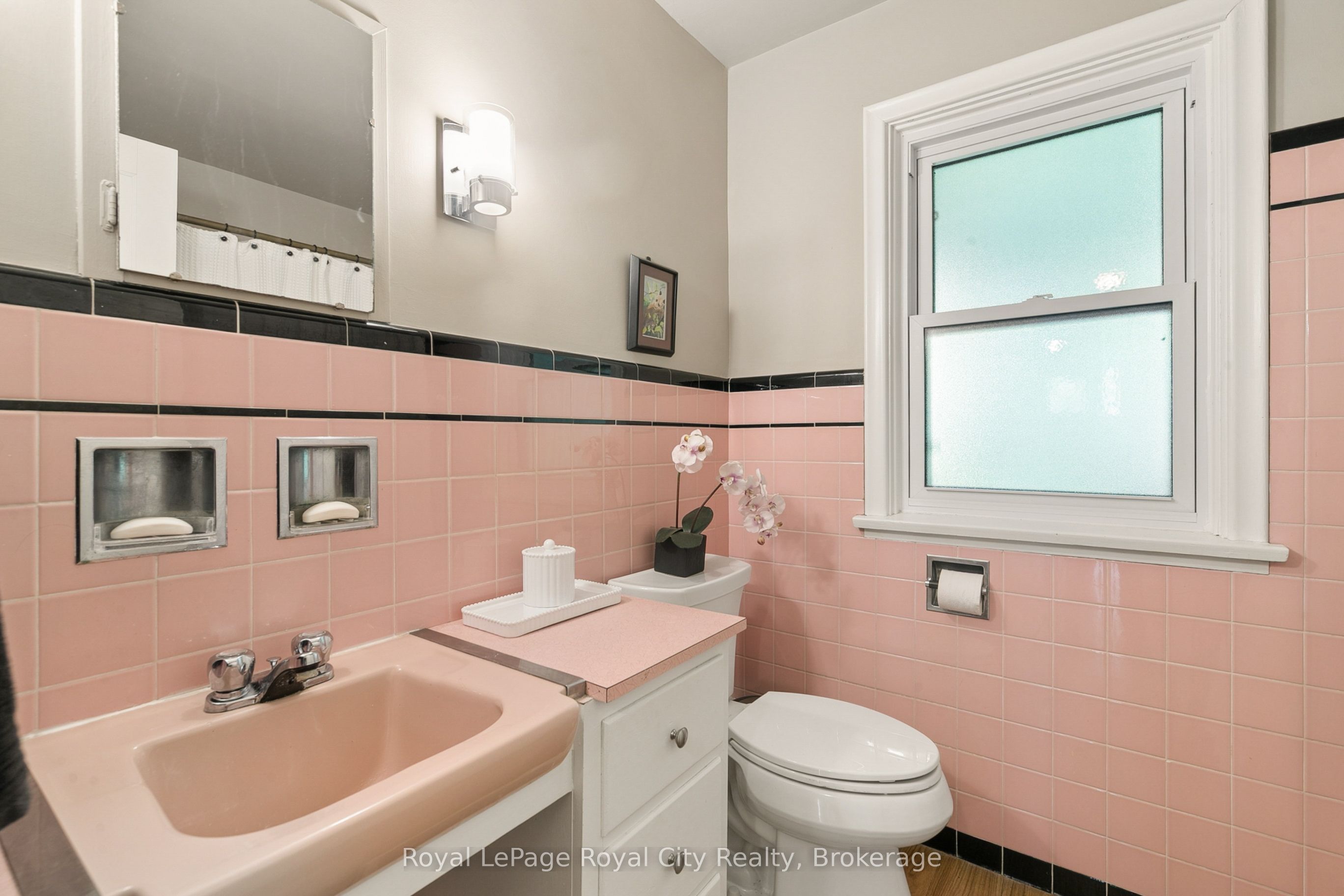 120 Hill Street E Property Photo 19