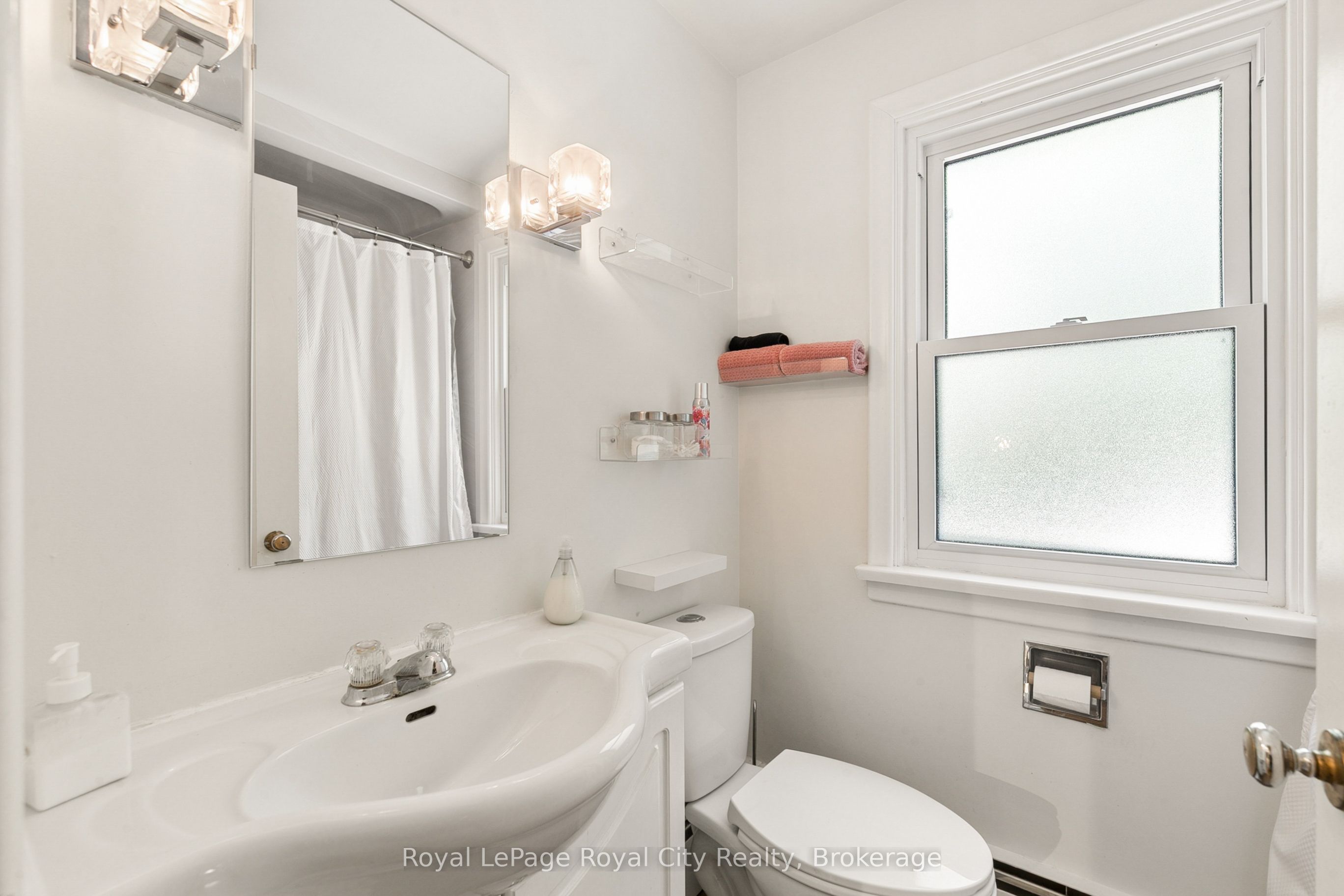 120 Hill Street E Property Photo 23