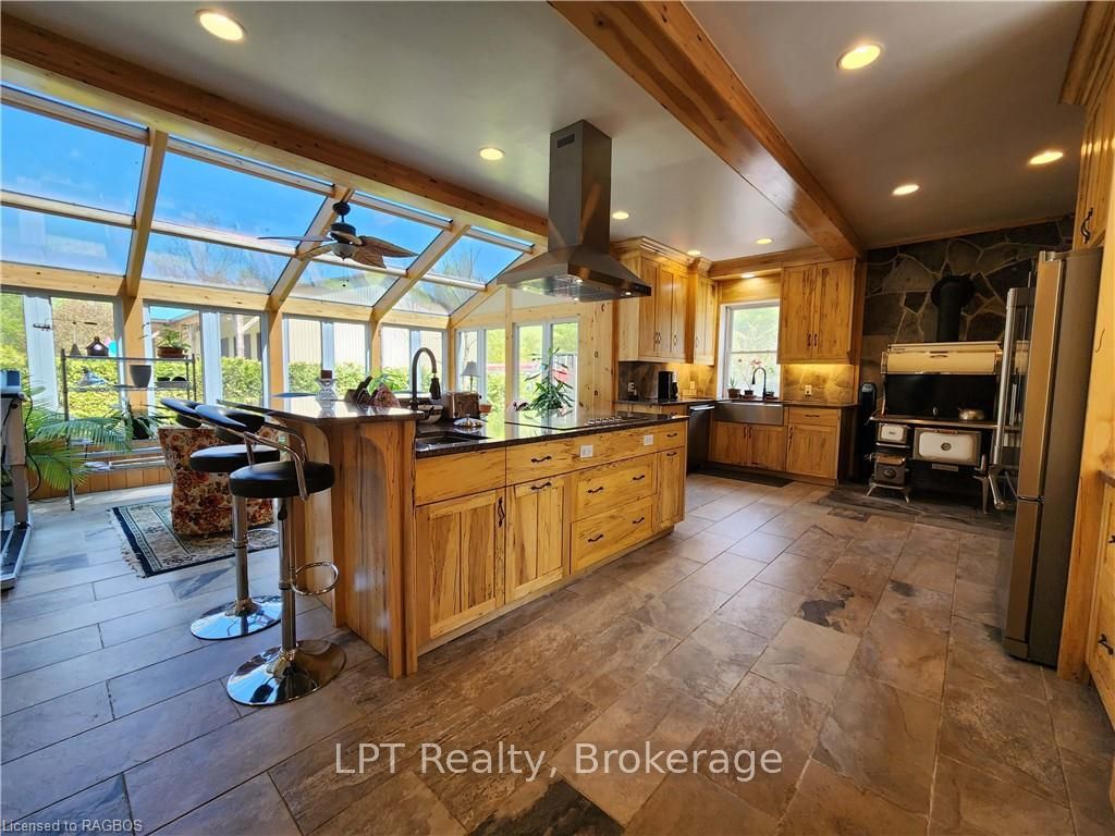 484 Carlisle Street Property Photo 11