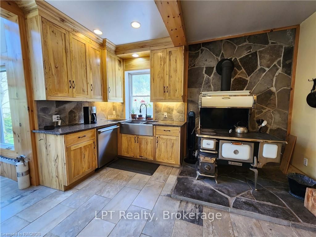 484 Carlisle Street Property Photo 12