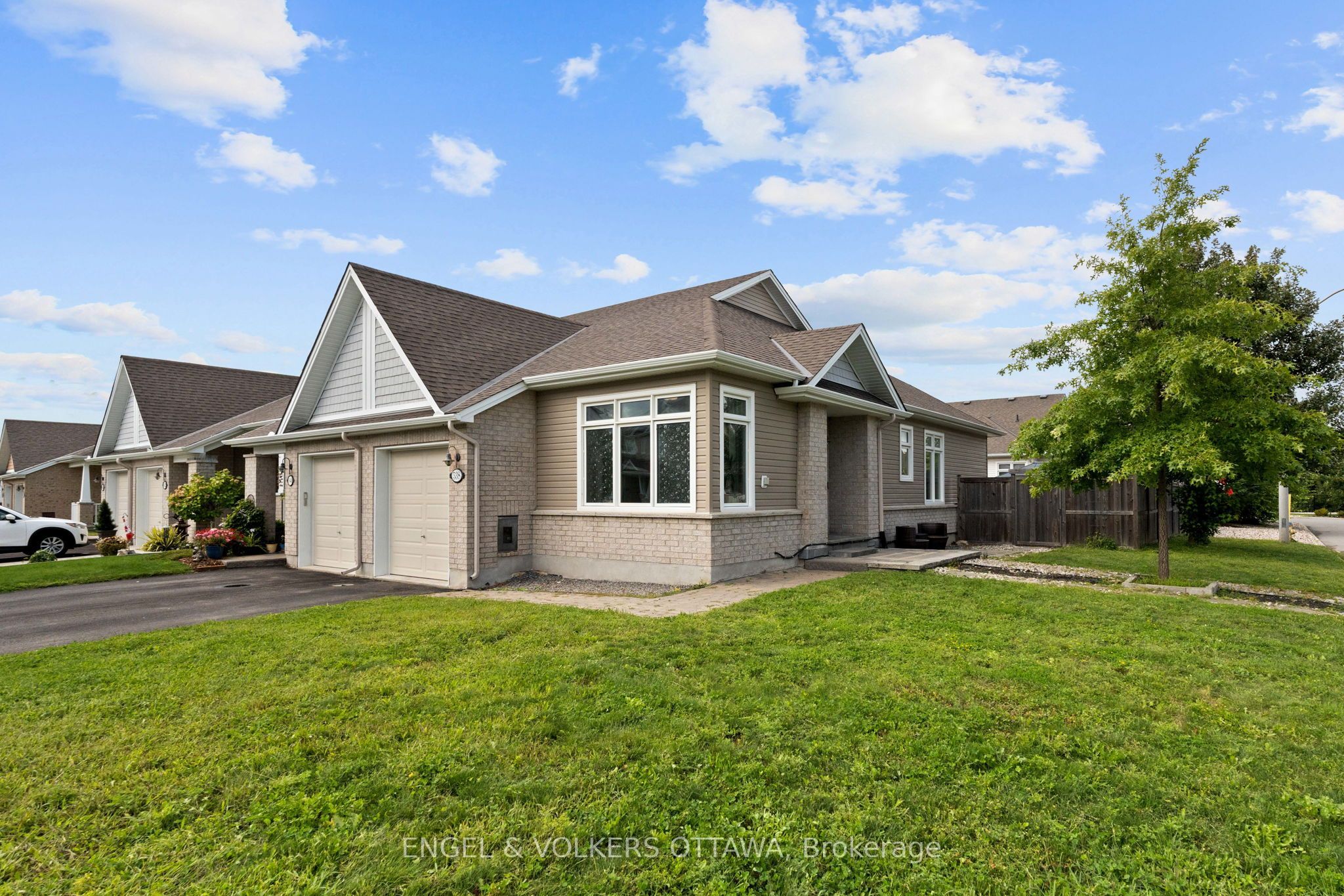538 Silverbell Crescent Property Photo 1