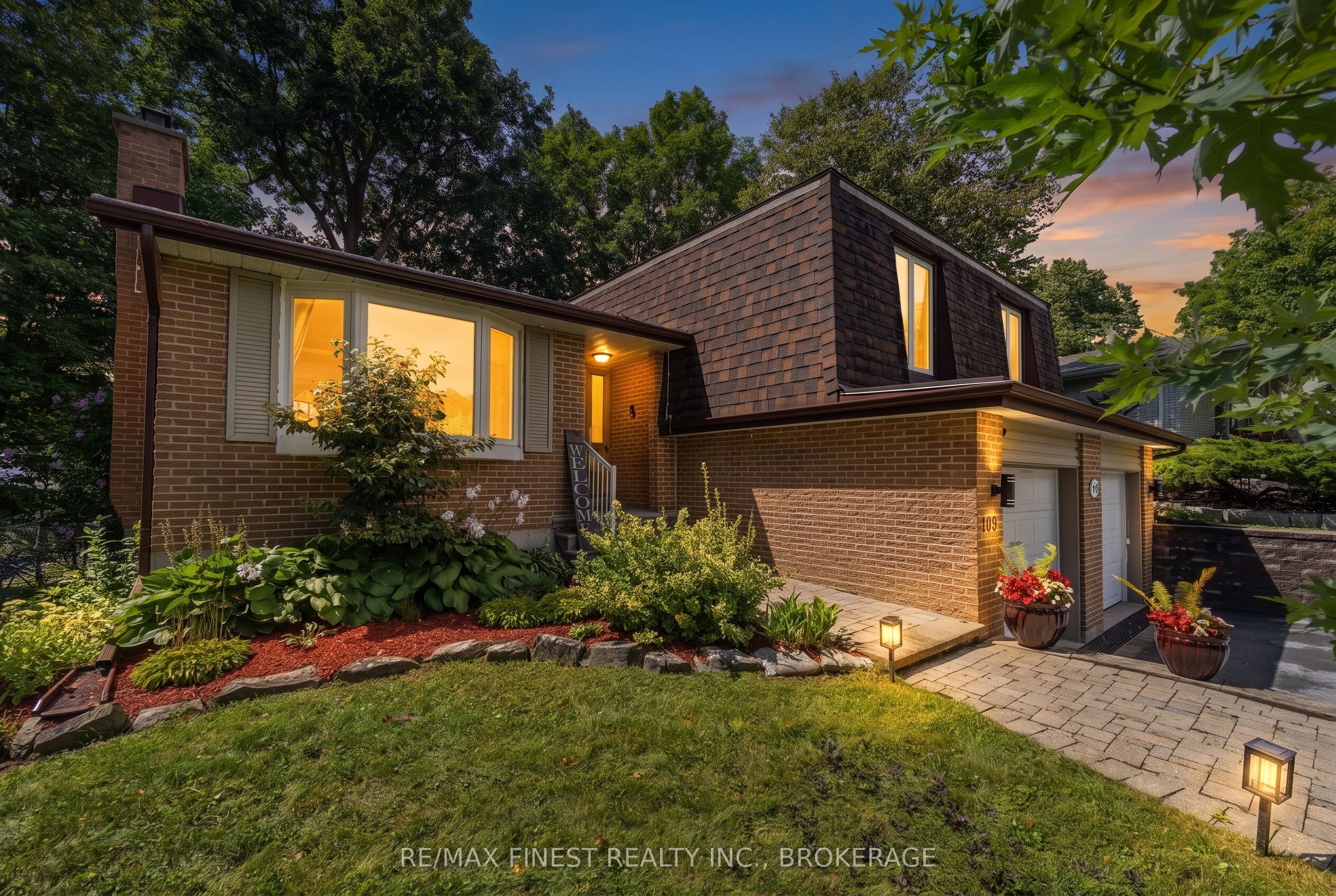 907 Pembridge Crescent Property Photo 1