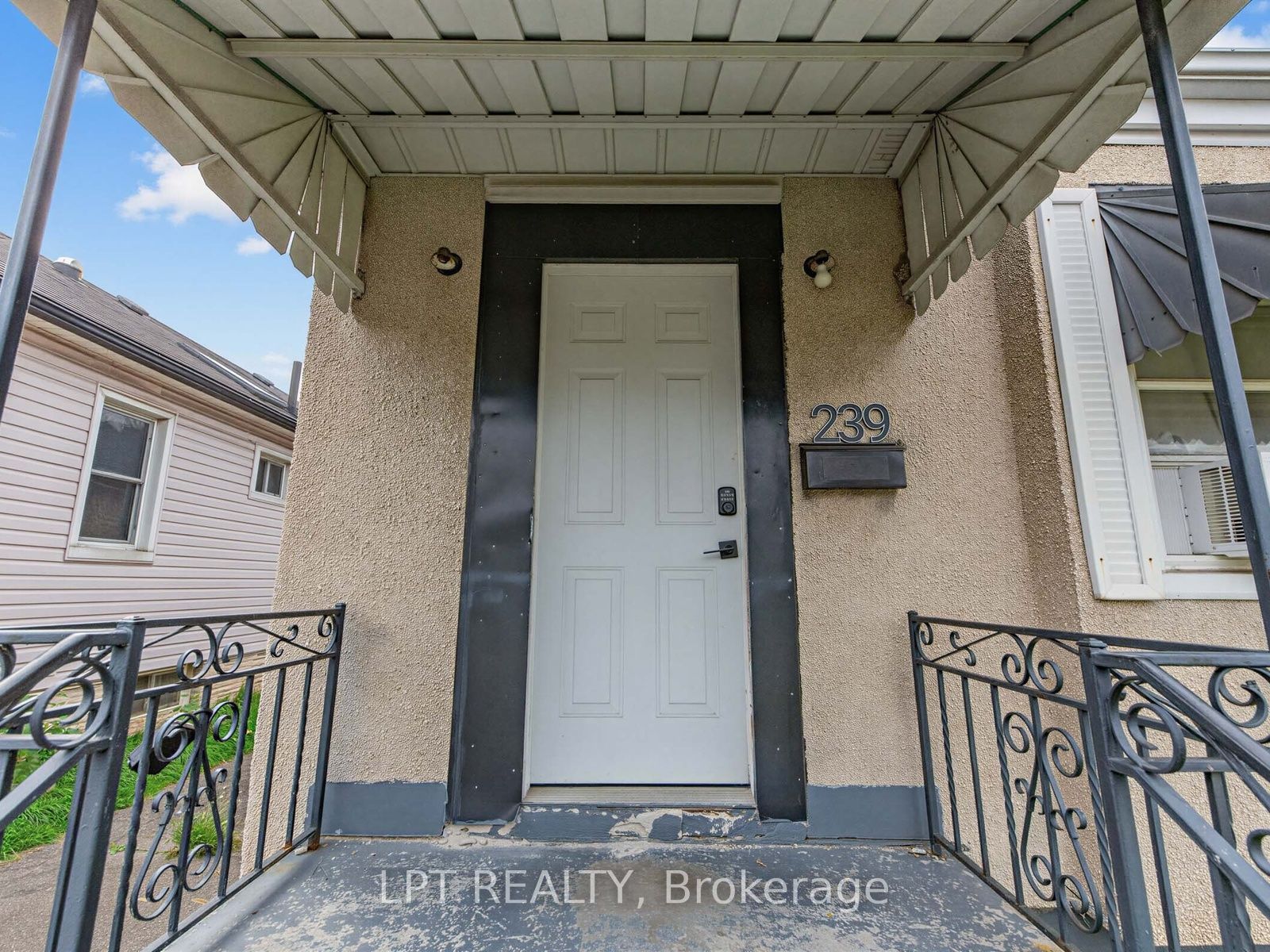 239 Vine Street Property Photo 4