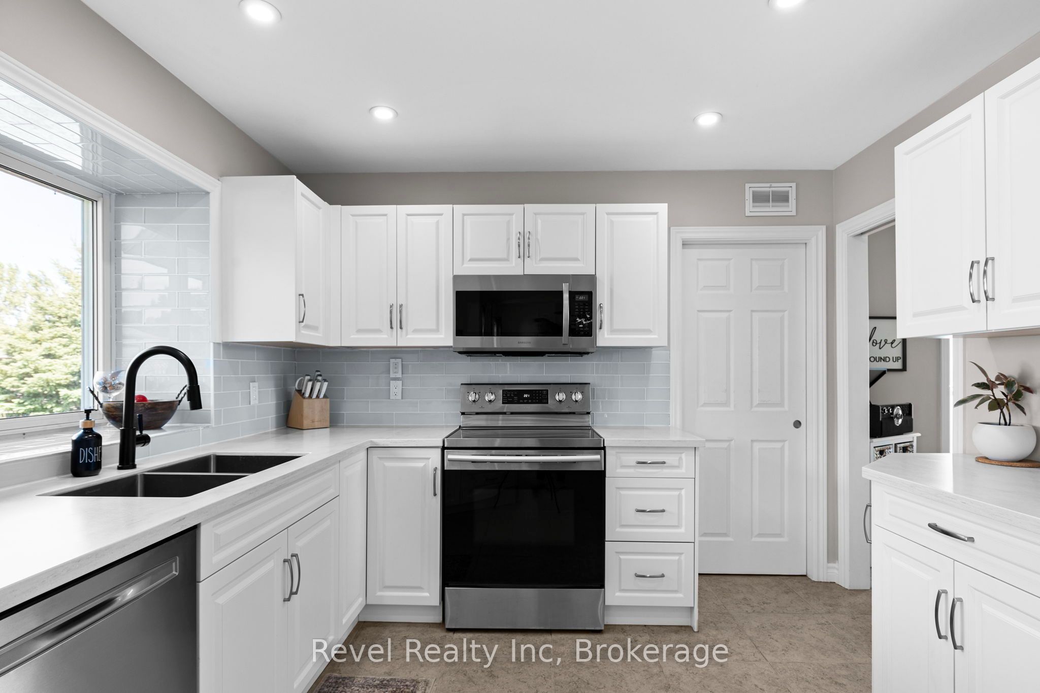 5 Avery Court Property Photo 8