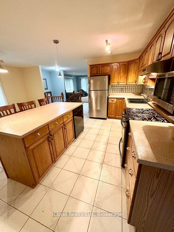 86 Glendale Drive E Property Photo 7