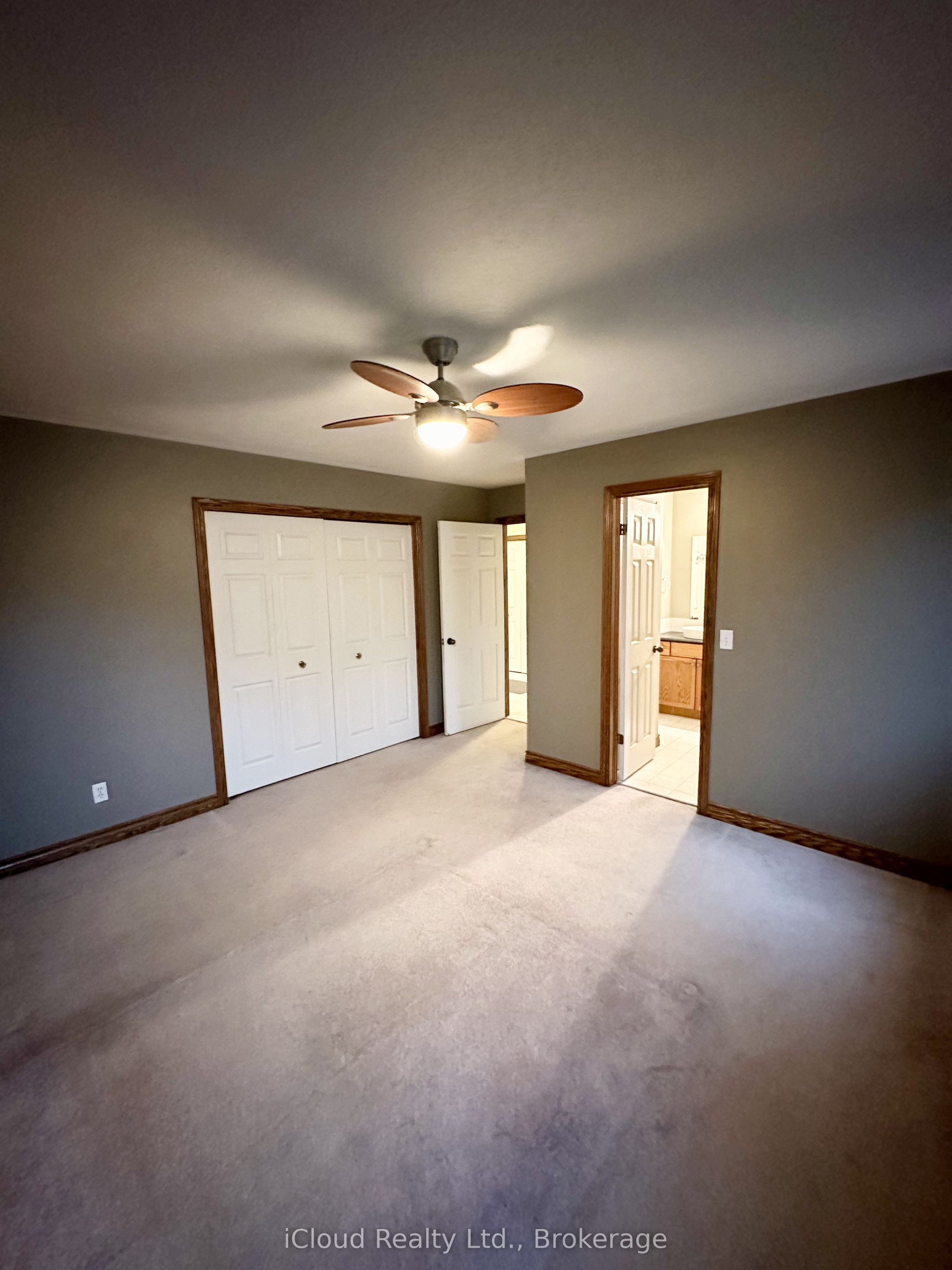 86 Glendale Drive E Property Photo 10