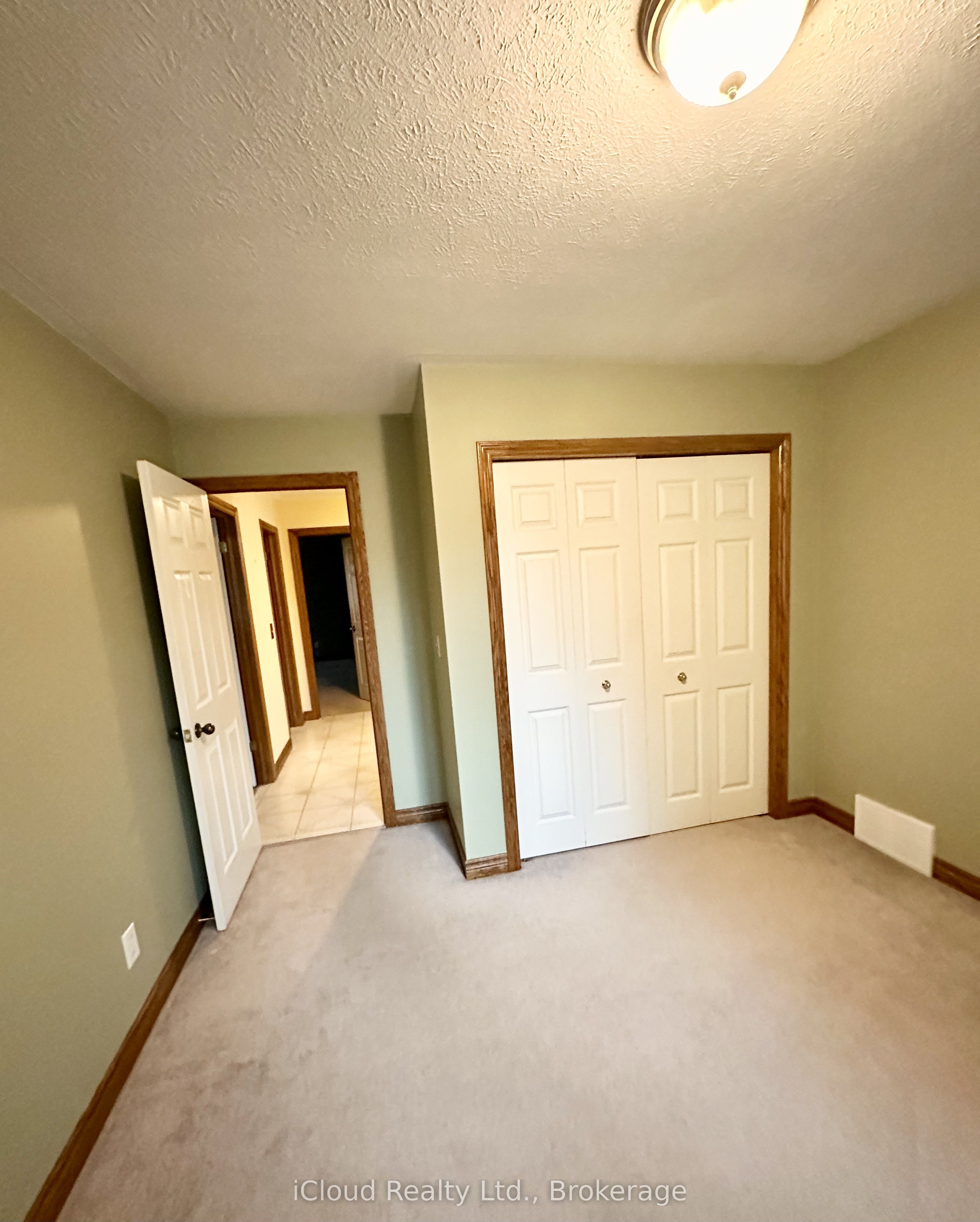86 Glendale Drive E Property Photo 12