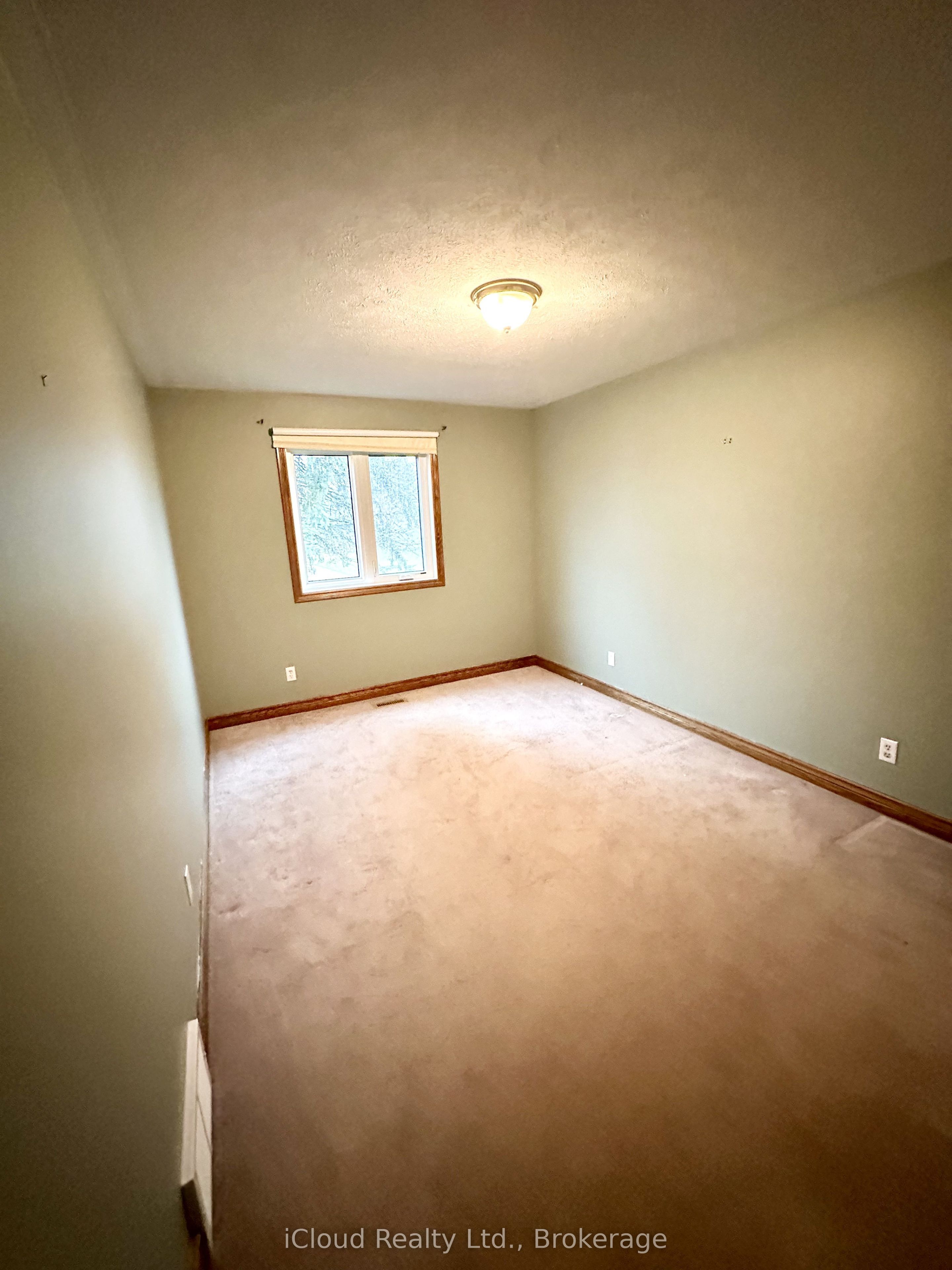86 Glendale Drive E Property Photo 13