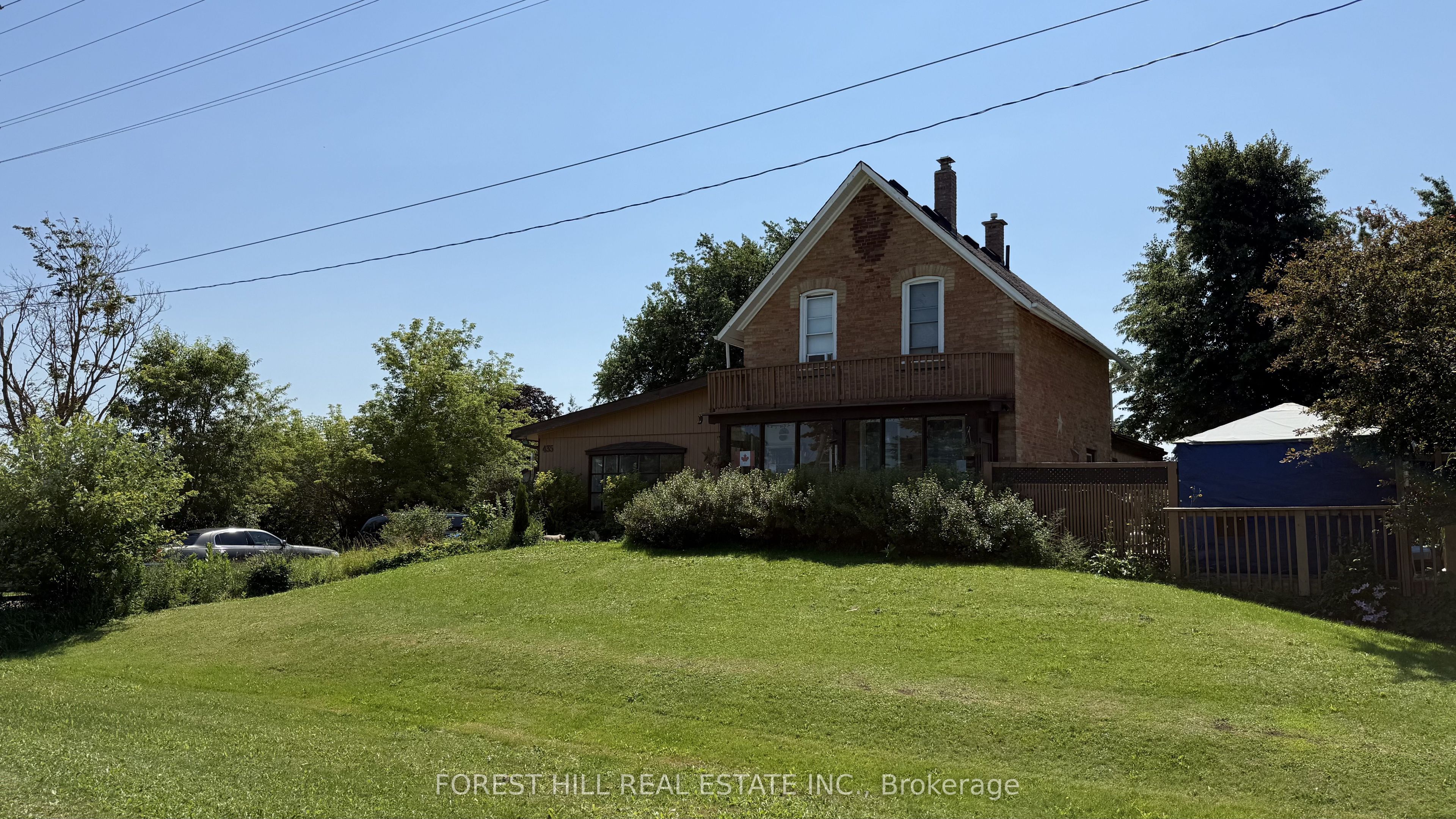 435 Main Street W Property Photo 2