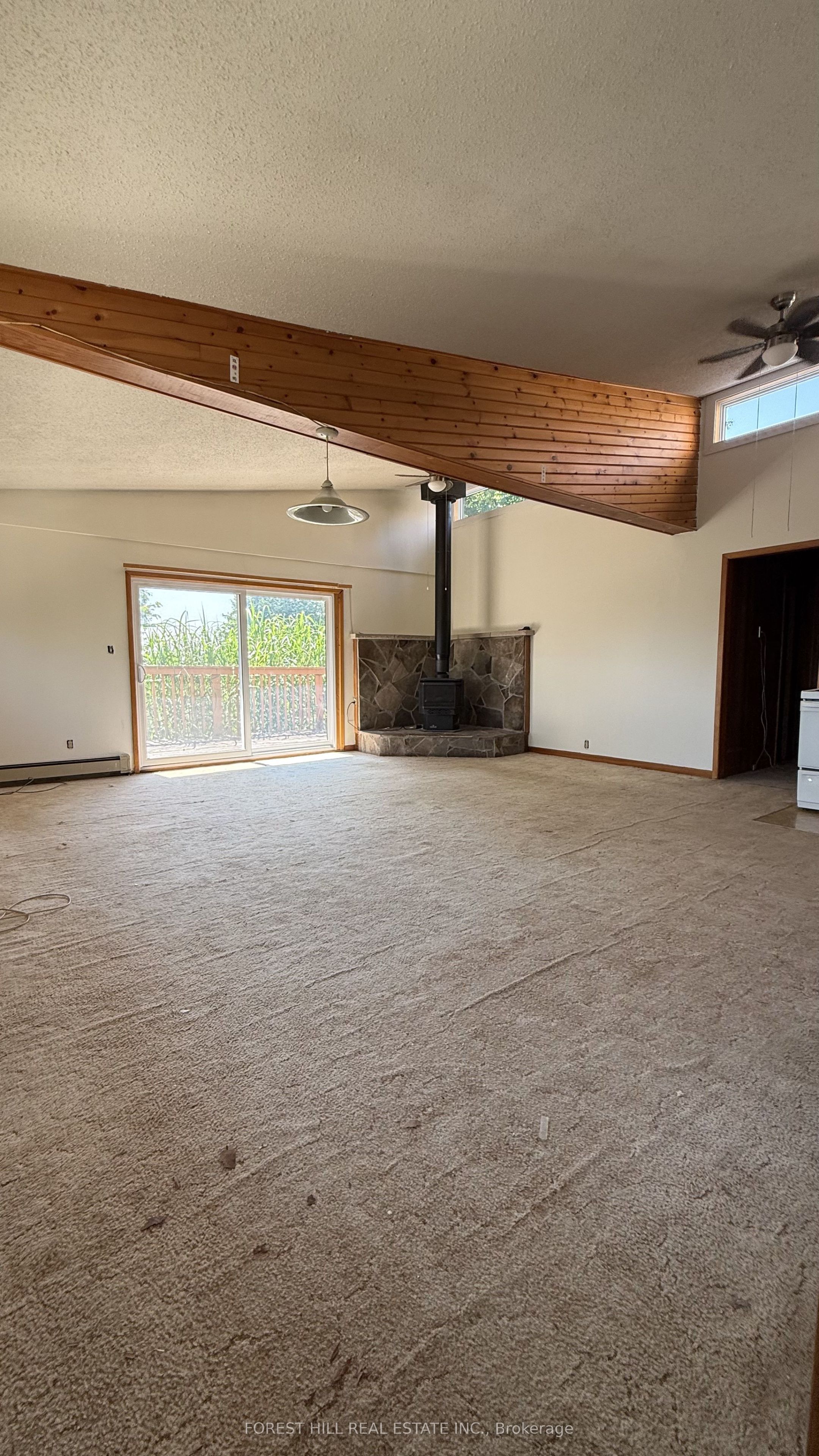 435 Main Street W Property Photo 17