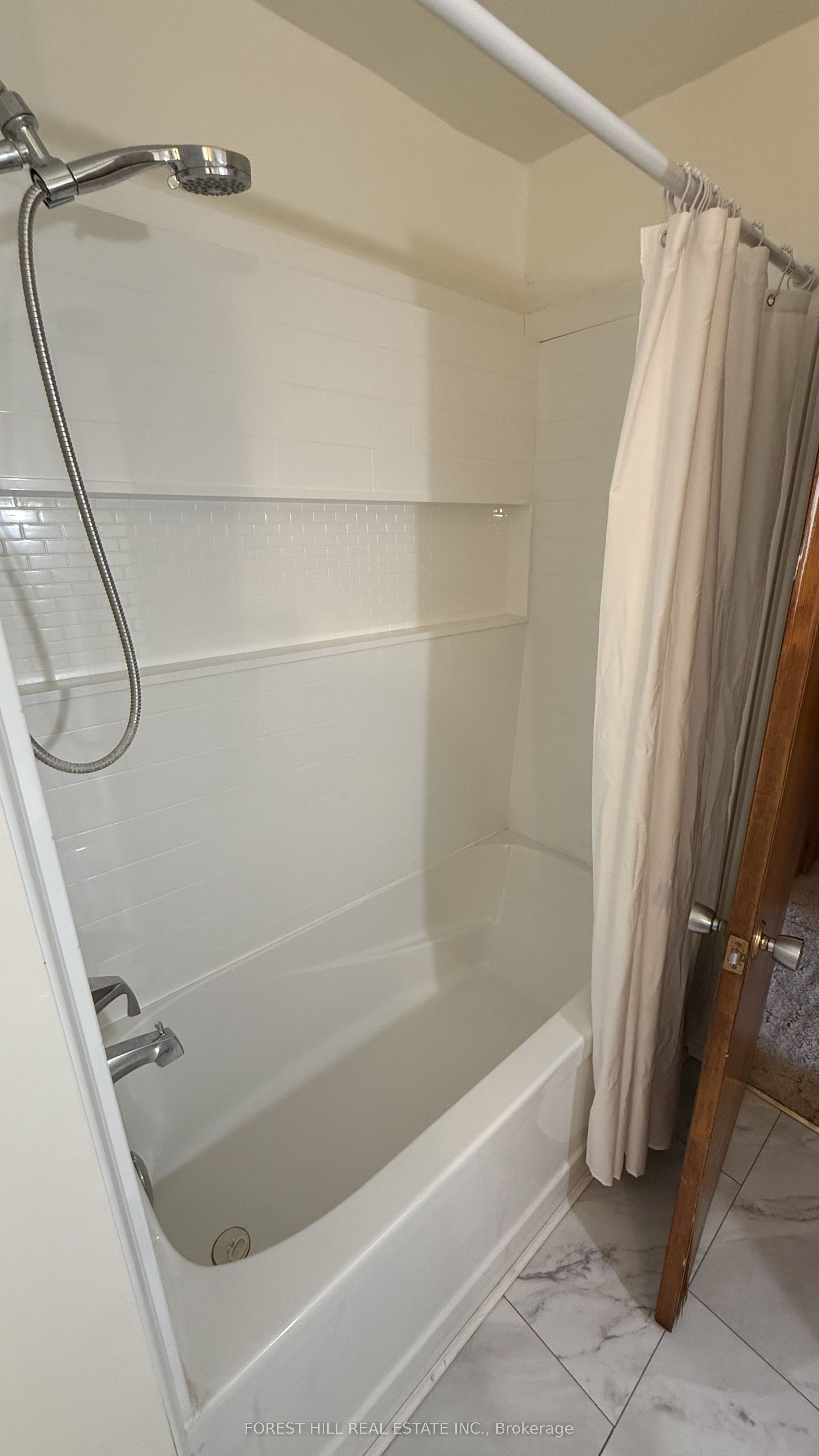 435 Main Street W Property Photo 29
