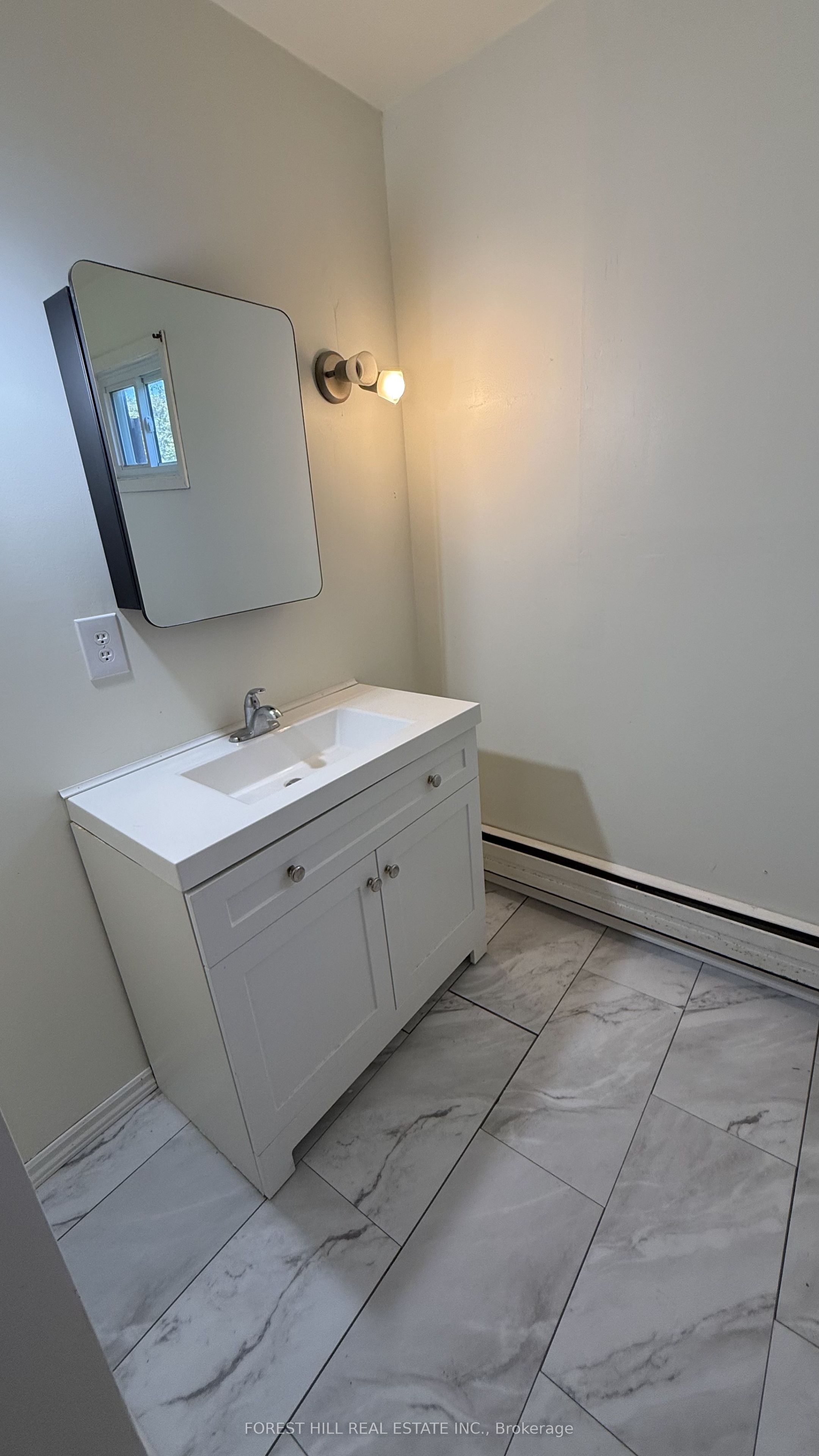 435 Main Street W Property Photo 31