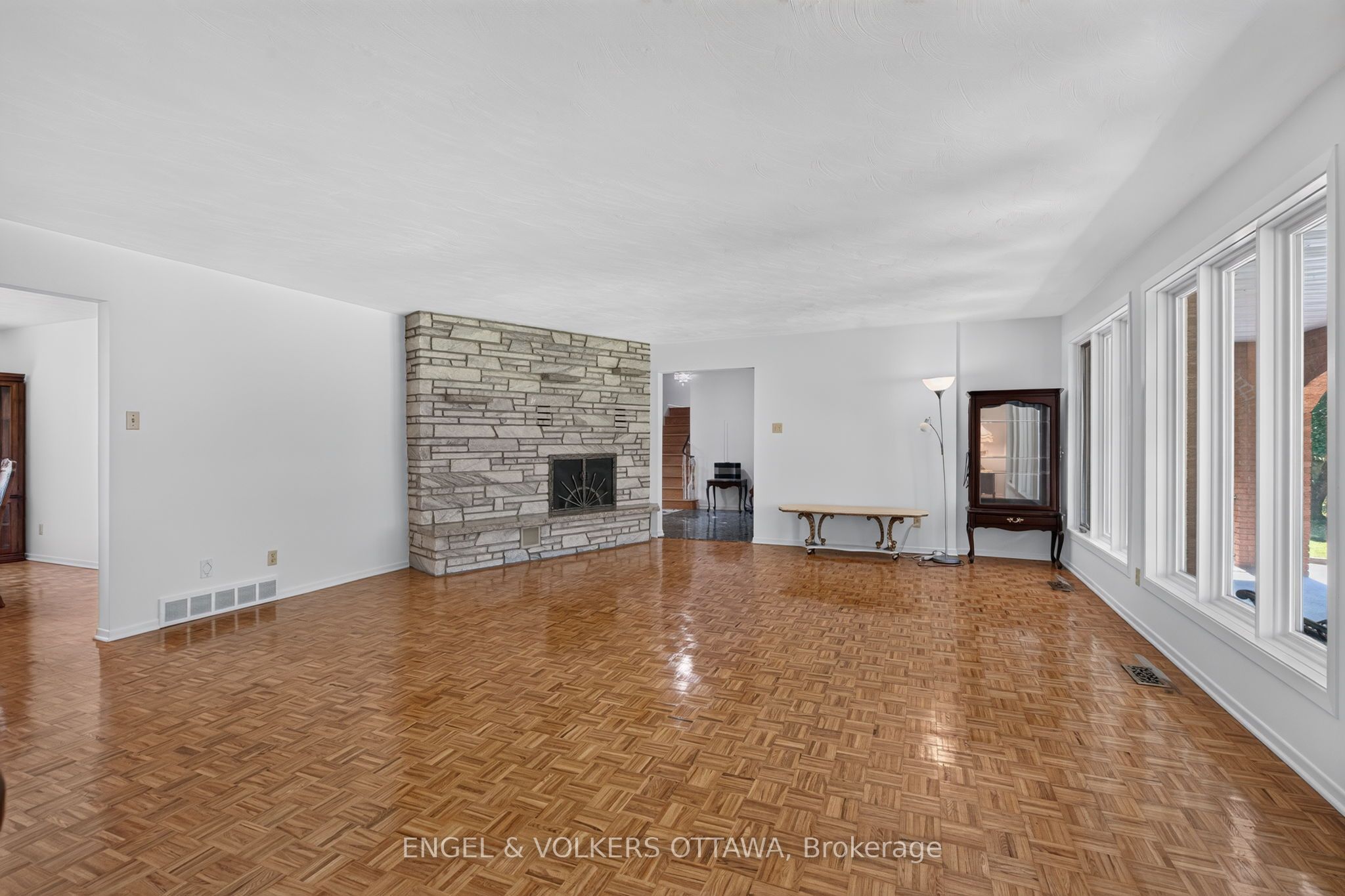 760 Kerwin Road Property Photo 6