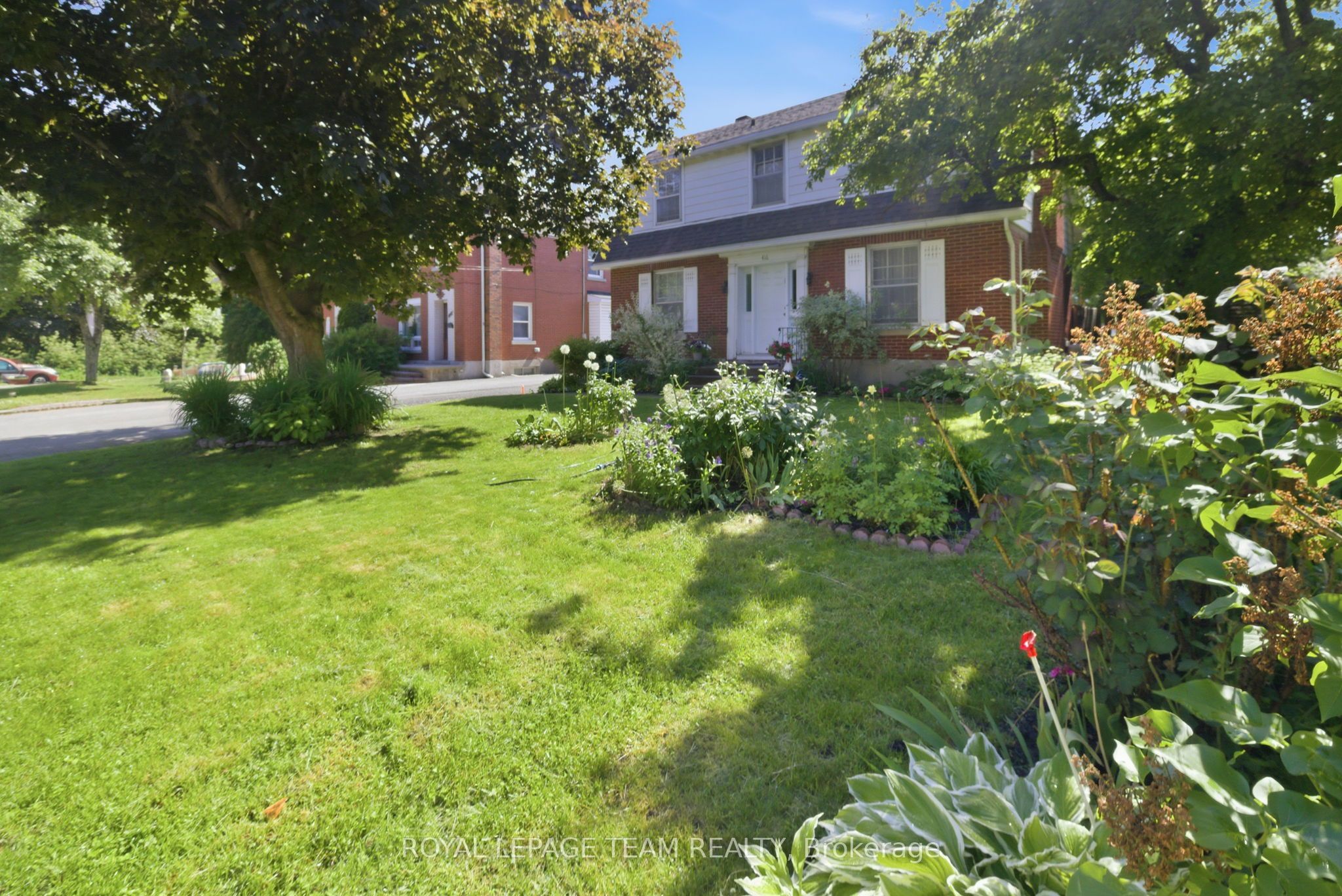416 Tweedsmuir Avenue Property Photo 3