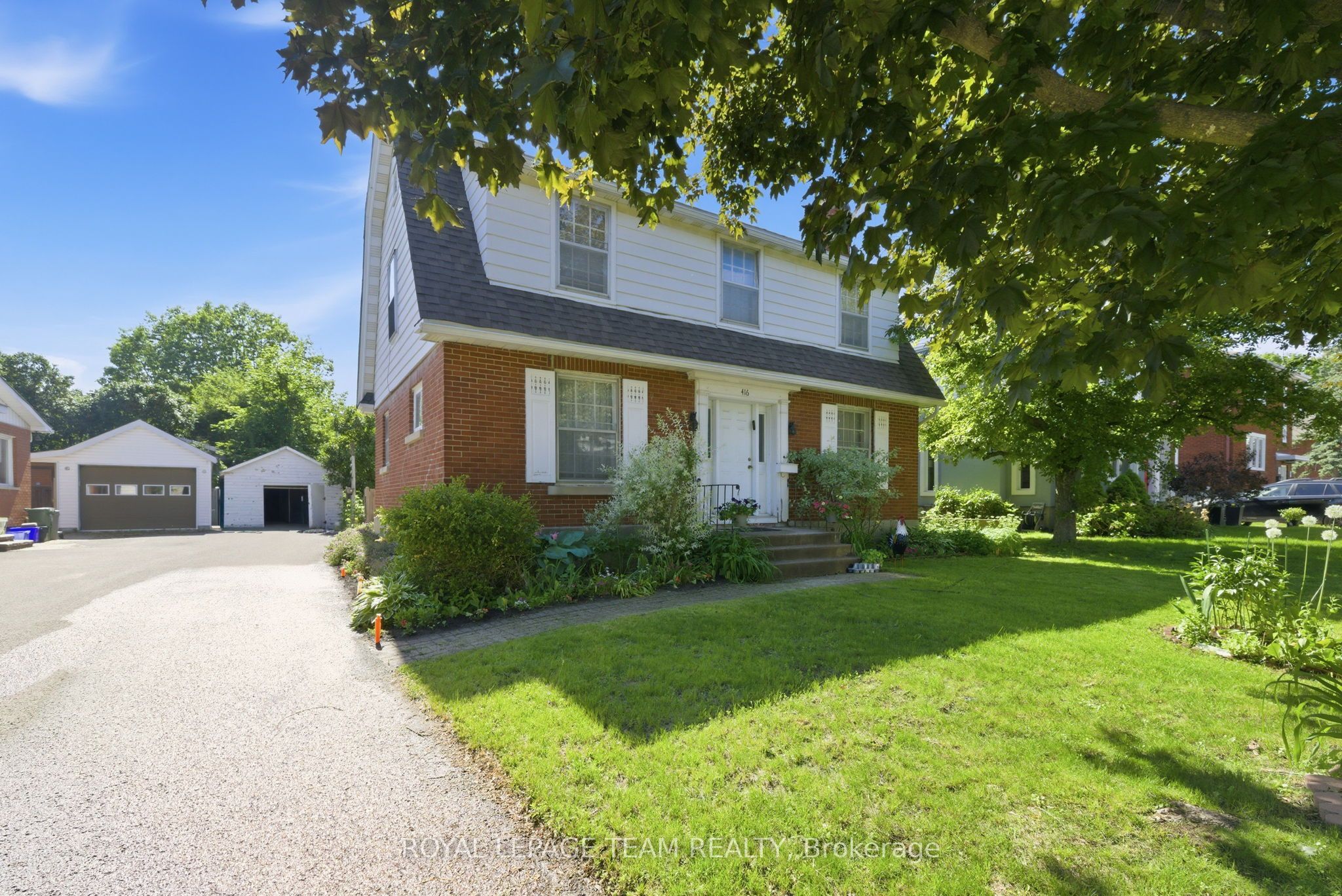 416 Tweedsmuir Avenue Property Photo 4