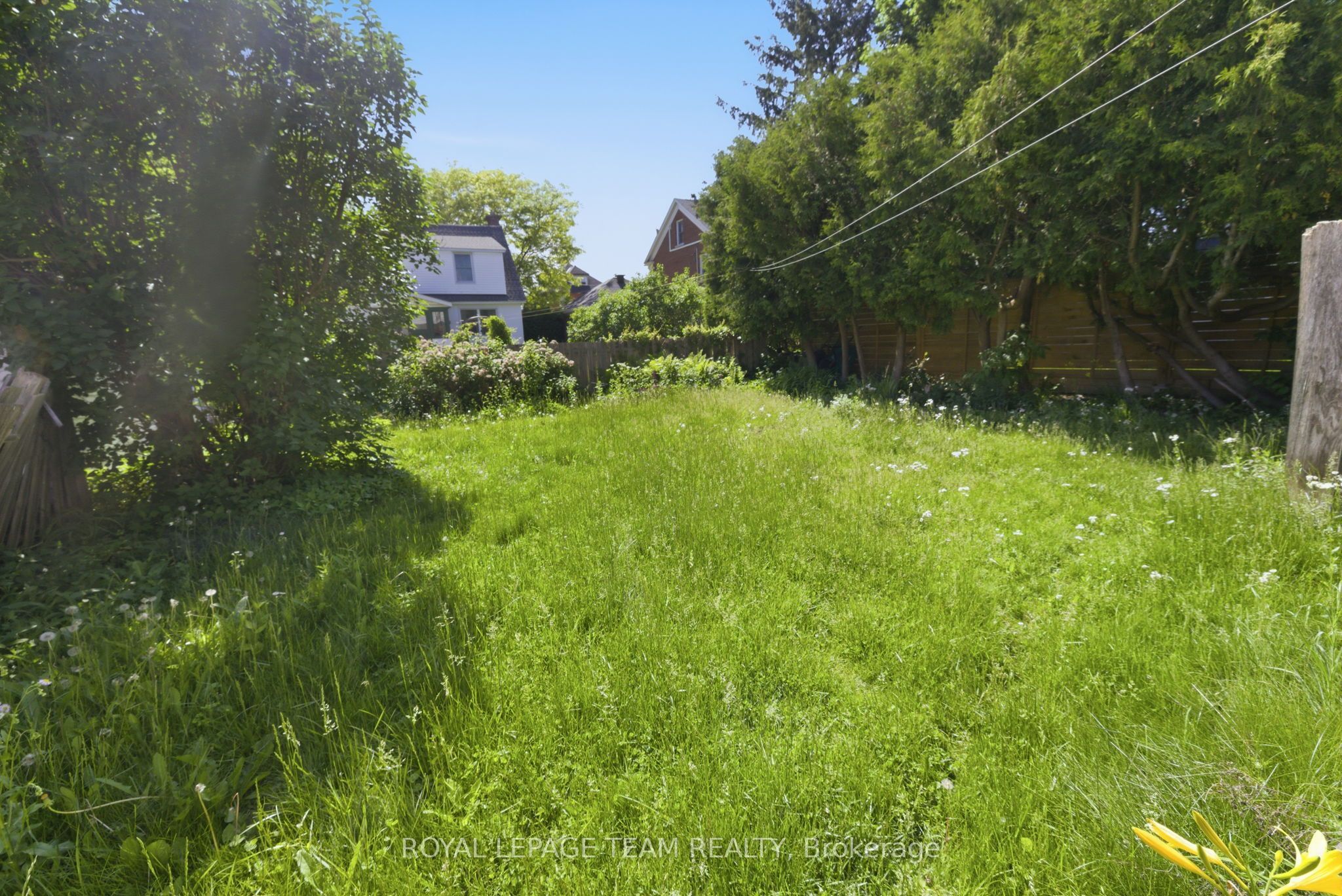 416 Tweedsmuir Avenue Property Photo 9