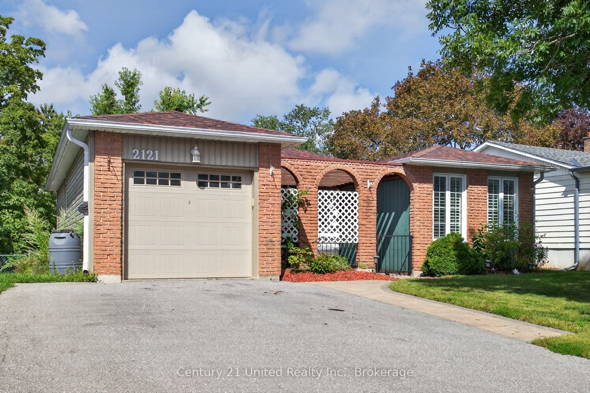 2121 Meadowview Road Property Photo 3
