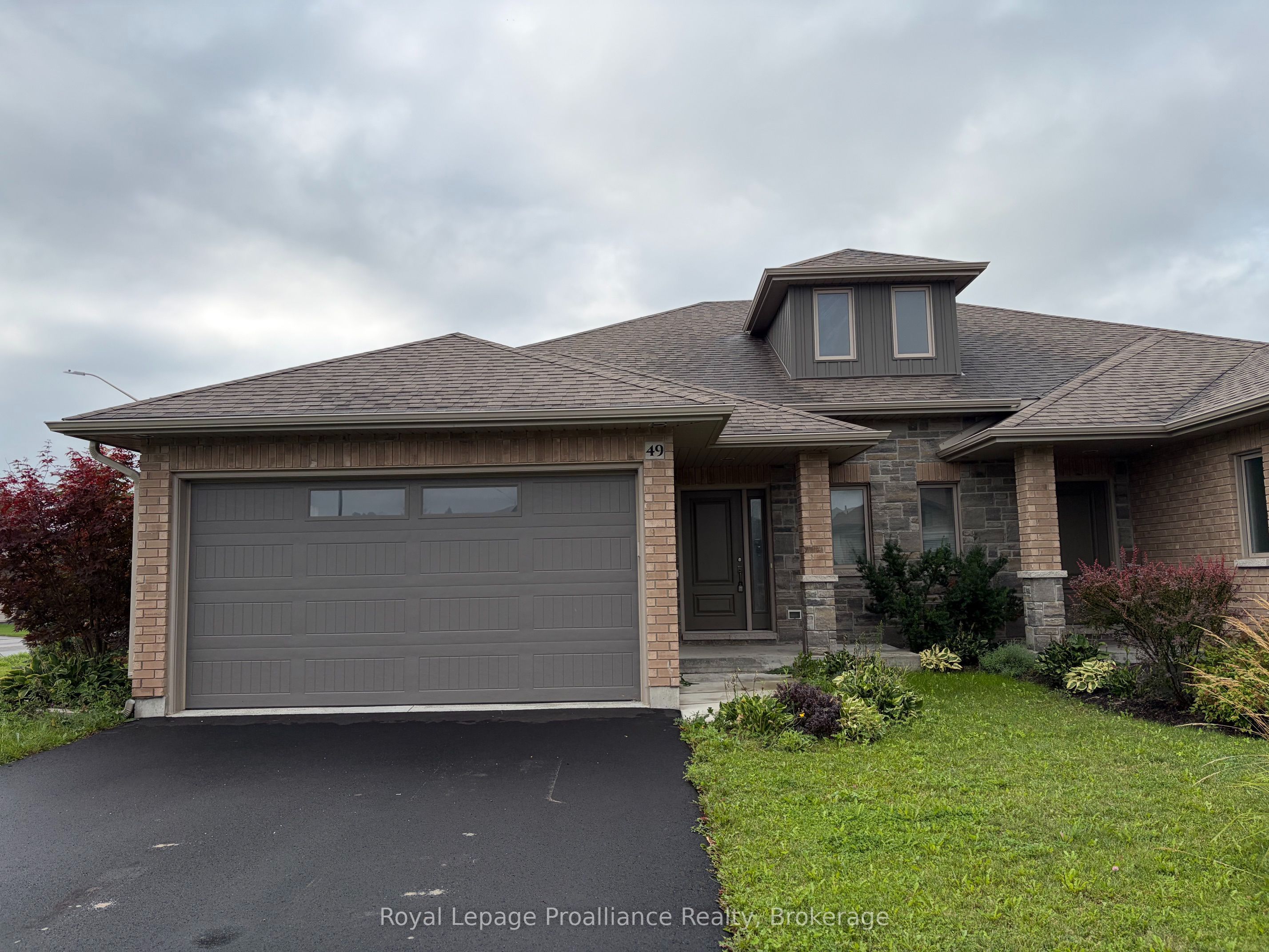 49 Hillside Meadow Drive Property Photo 2