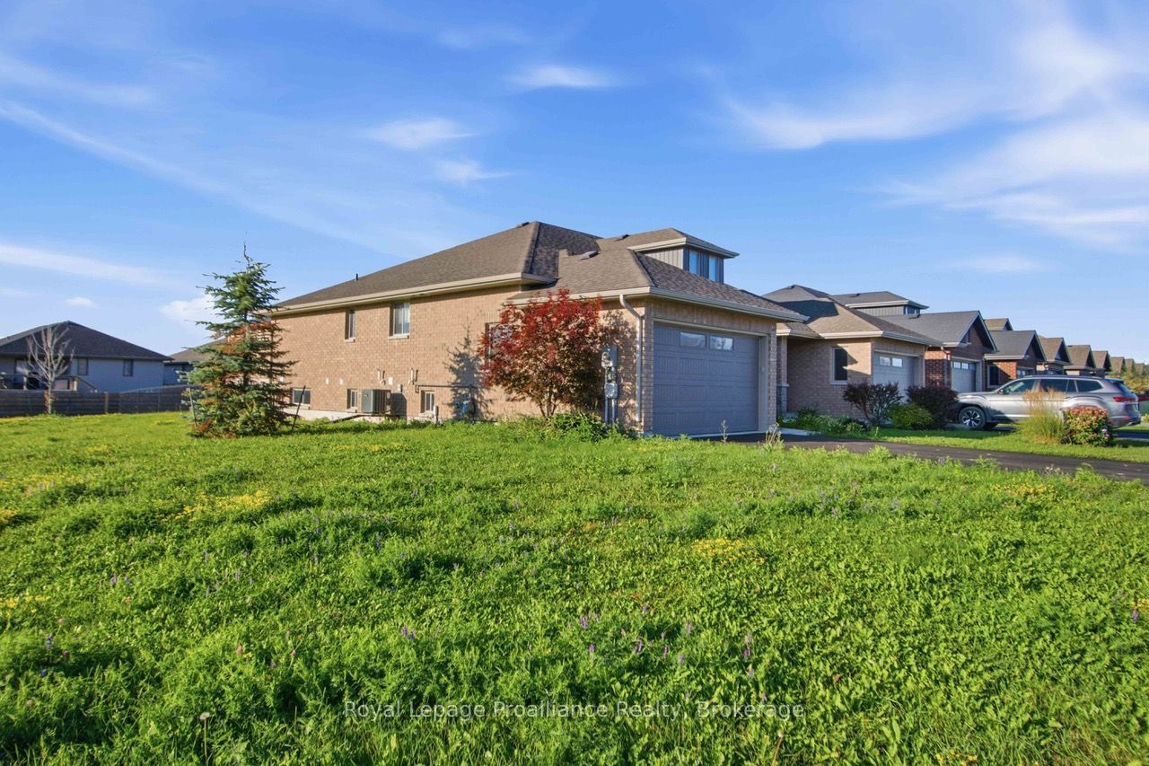 49 Hillside Meadow Drive Property Photo 3