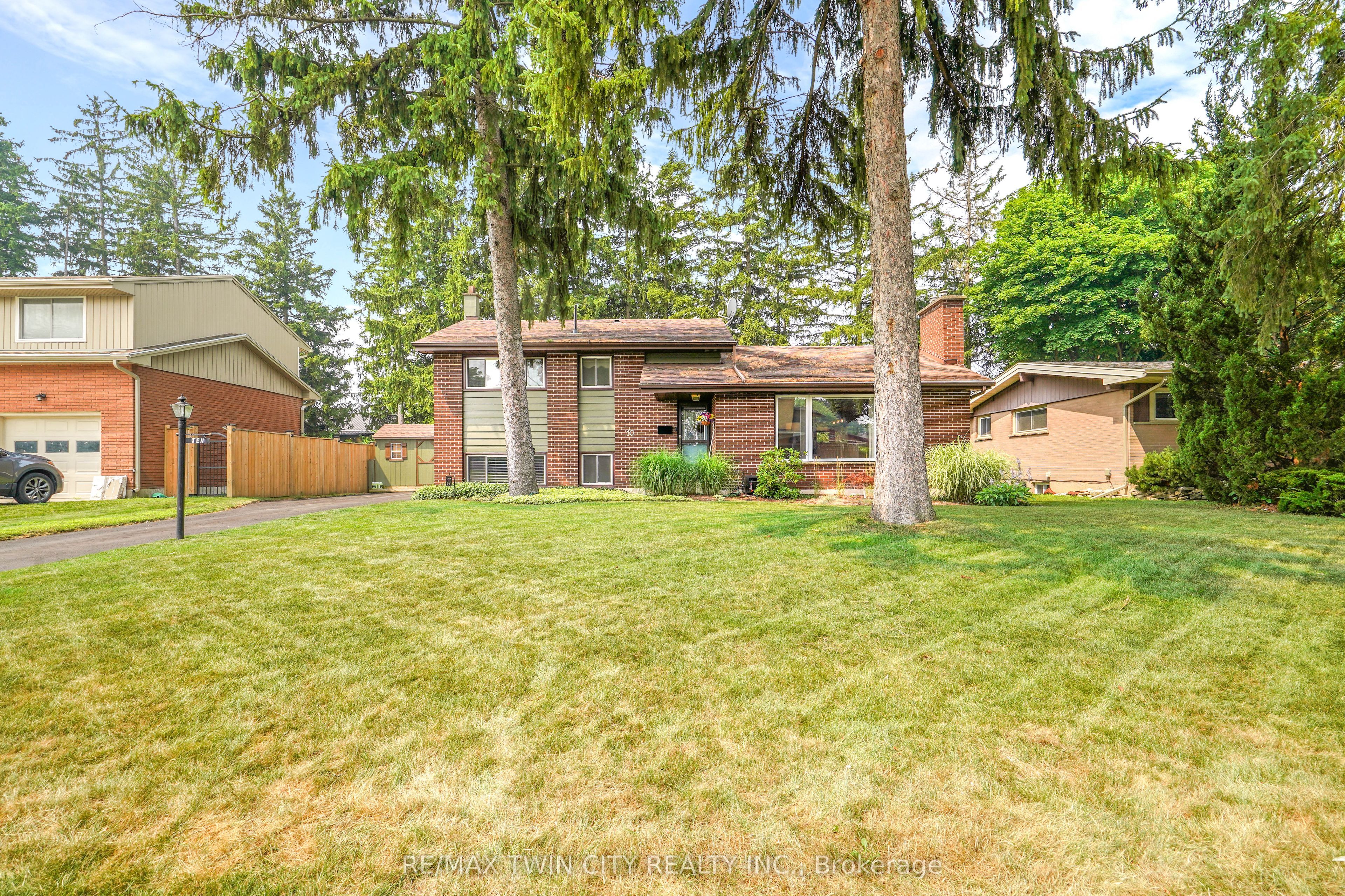 10 Brier Crescent Property Photo 2