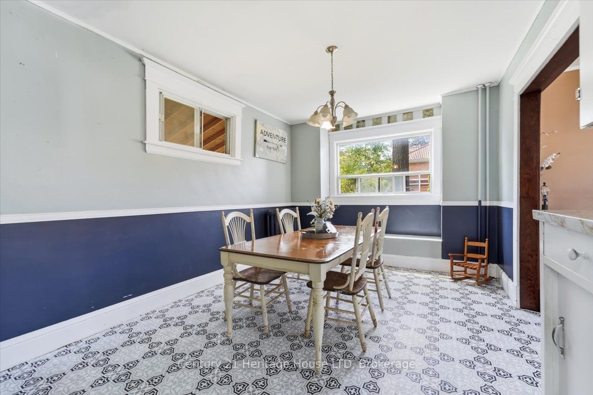 17 Elizabeth Street E Property Photo 10