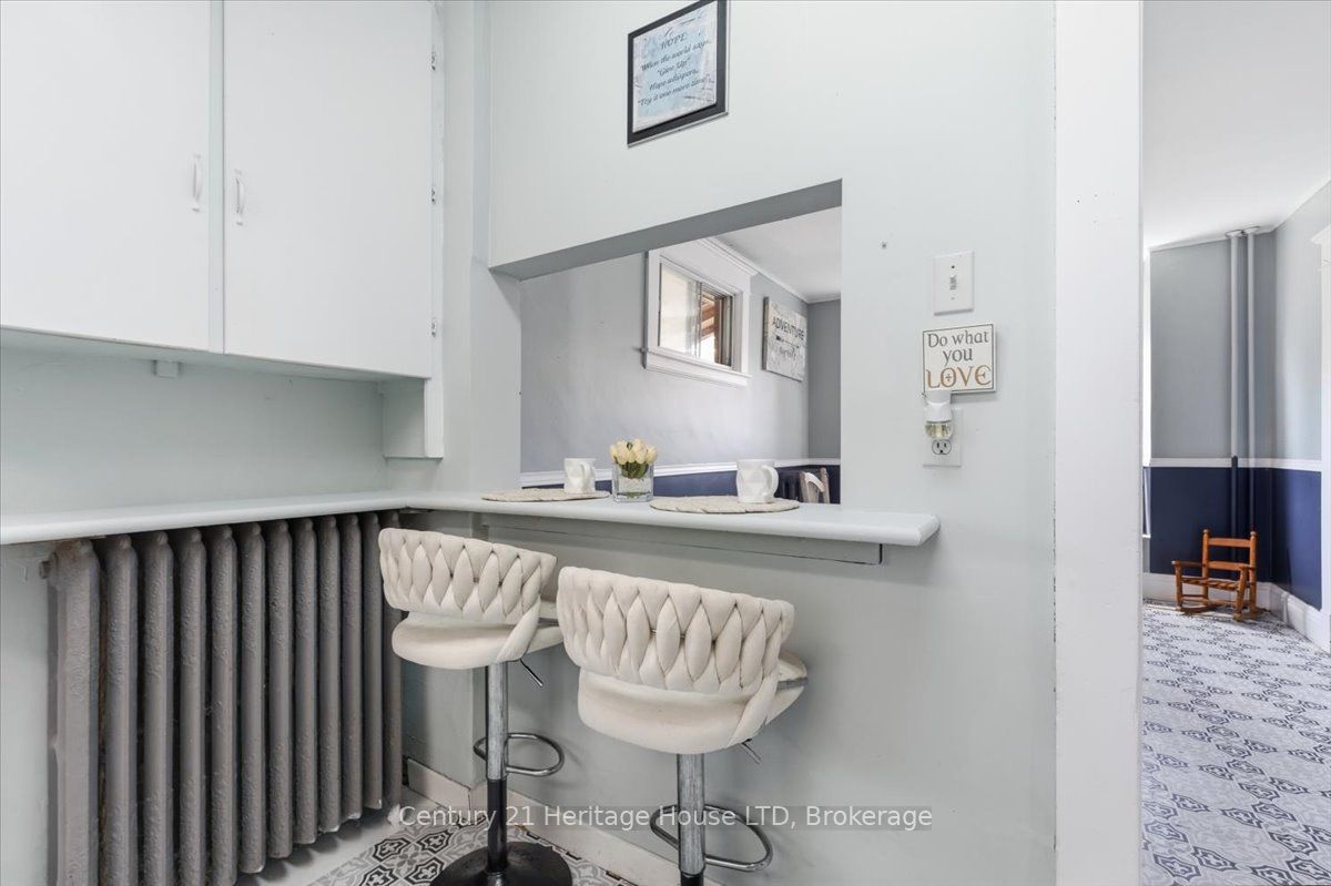 17 Elizabeth Street E Property Photo 12